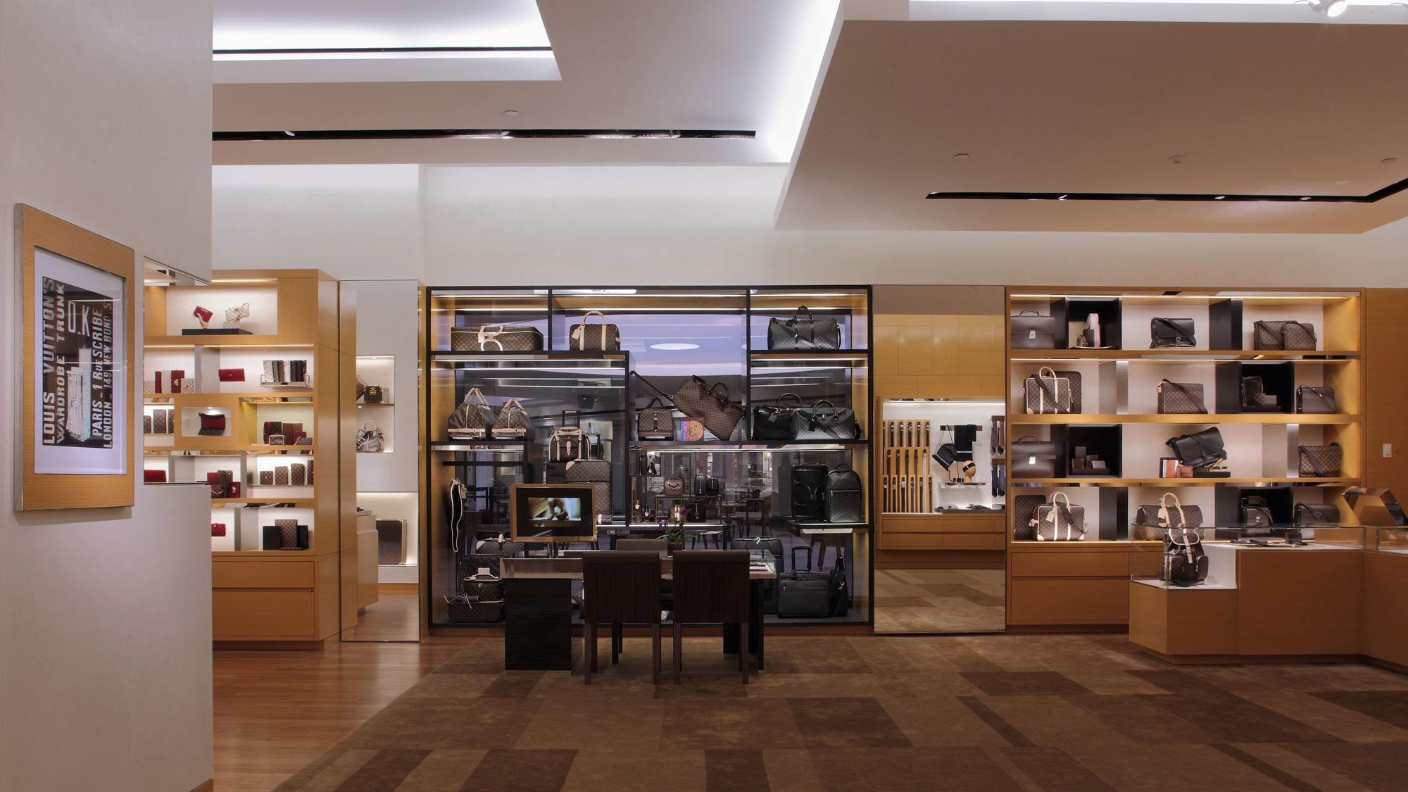 Louis Vuitton Minneapolis Edina Galleria Store in Edina, United States LOUIS VUITTON