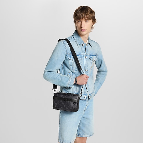 Men - Alpha Messenger Bag Monogram Eclipse Men Bags All Collections | LOUIS VUITTON (Product zoom)