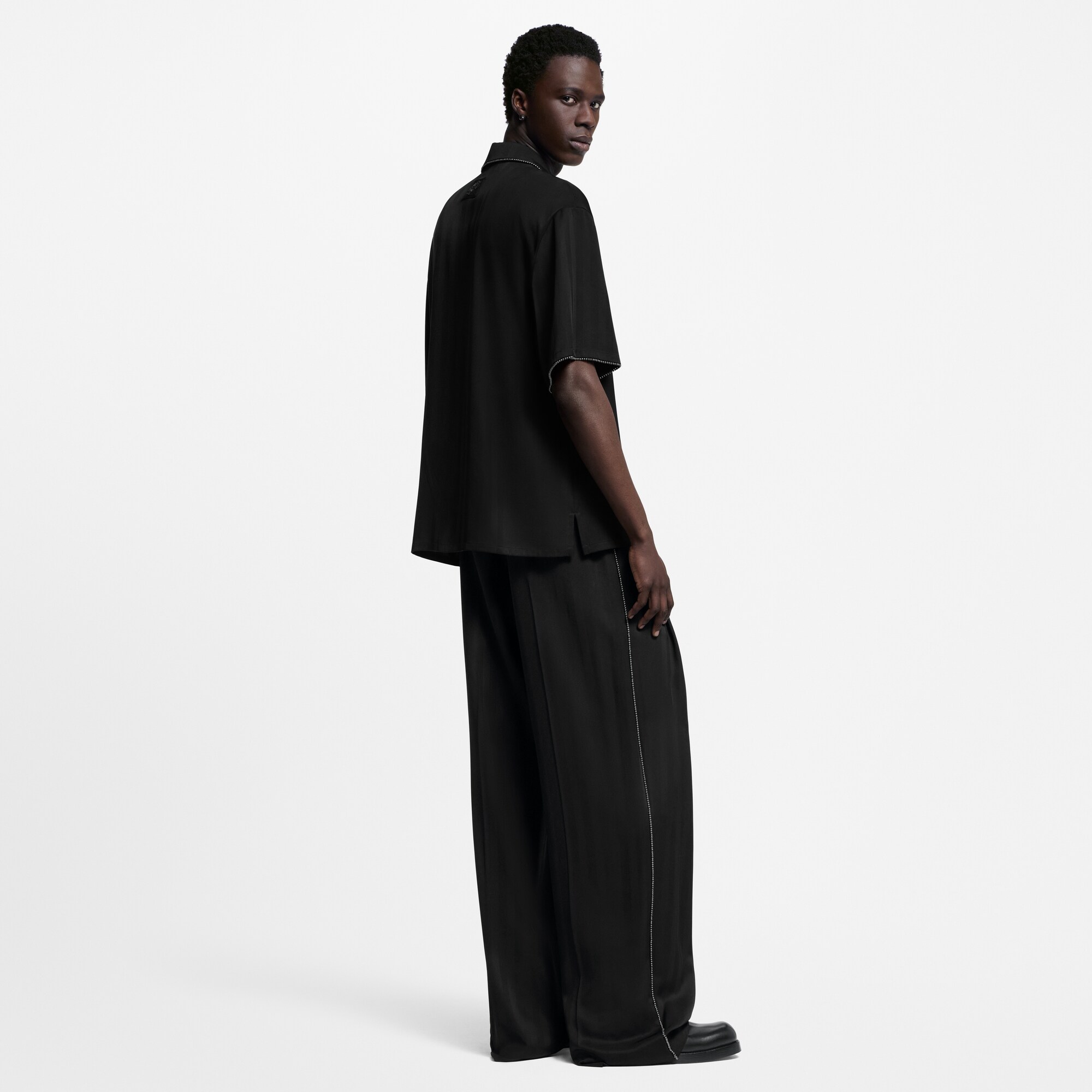 Men - Bead-Embellished Silk Pyjama Trousers  Men Ready-to-Wear Trousers | LOUIS VUITTON (Product zoom)