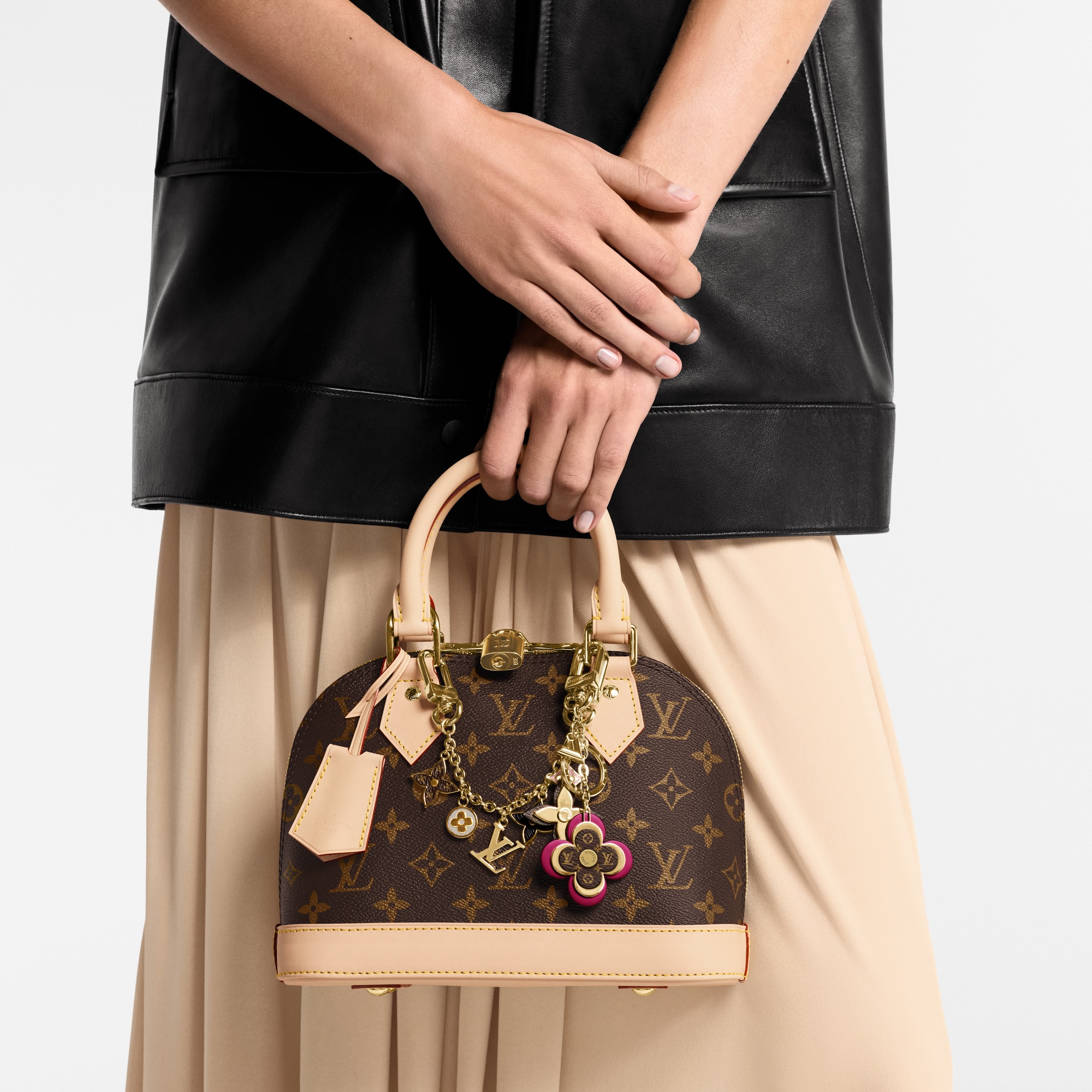 Women - Blooming Flowers Bag Charm and Key Holder S00 Women Accessories Bag Charms and Keyholders | LOUIS VUITTON (Product zoom)