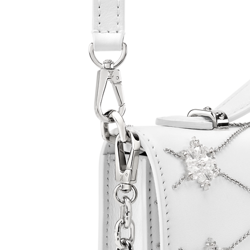 Capucines Wallet On Chain Bag closeup view