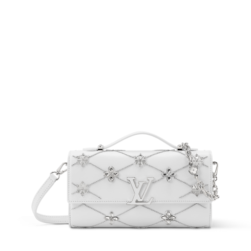 Capucines Wallet On Chain Bag front view