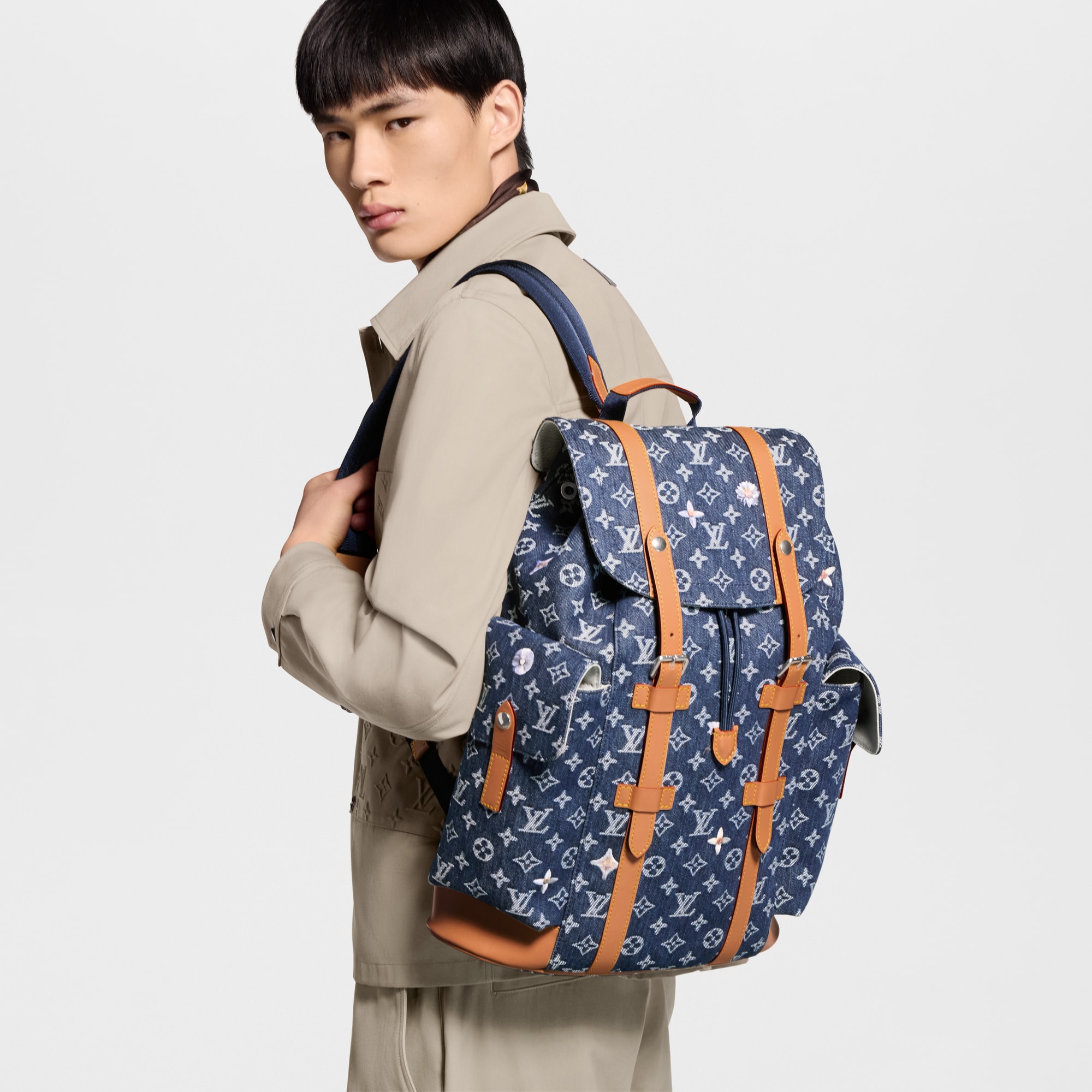 louis vuitton blue canvas backpack Discovery Leather GM  The Lady Bag The roomy outside pocket makes it easy to get at essentials Louis Vuitton Blue Bandana Canvas