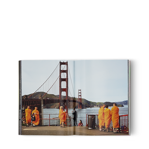 Trunks, Travel and Home - Cities On Earth Trunks, Travel and Home Library City Guides | LOUIS VUITTON (Product zoom)