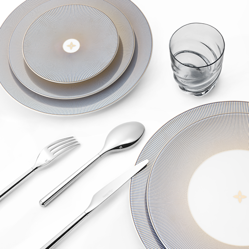 Trunks, Travel and Home - Dichroic Set of 2 Presentation Plates Trunks, Travel and Home Home and Art of Dining Art of Dining | LOUIS VUITTON (Product zoom)