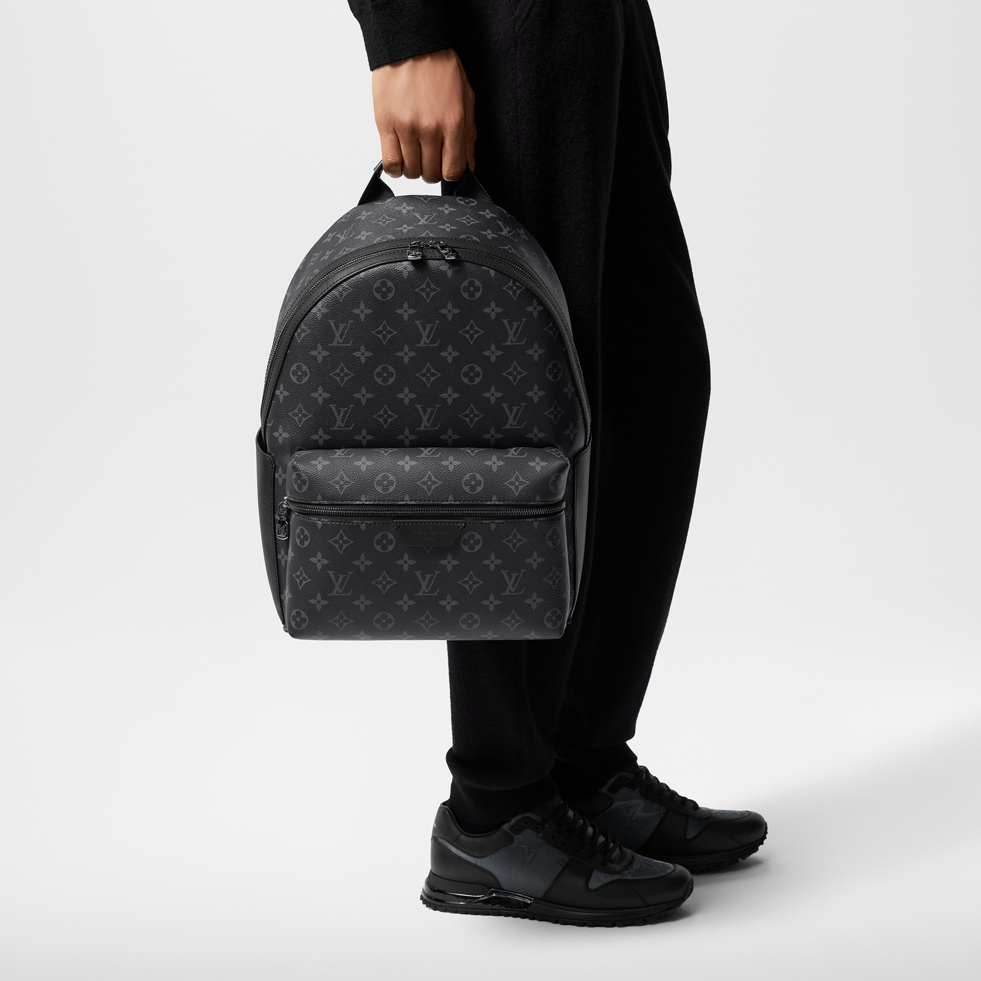 Men - Discovery PM Backpack Monogram Eclipse Men Bags All Collections | LOUIS VUITTON (Product zoom)