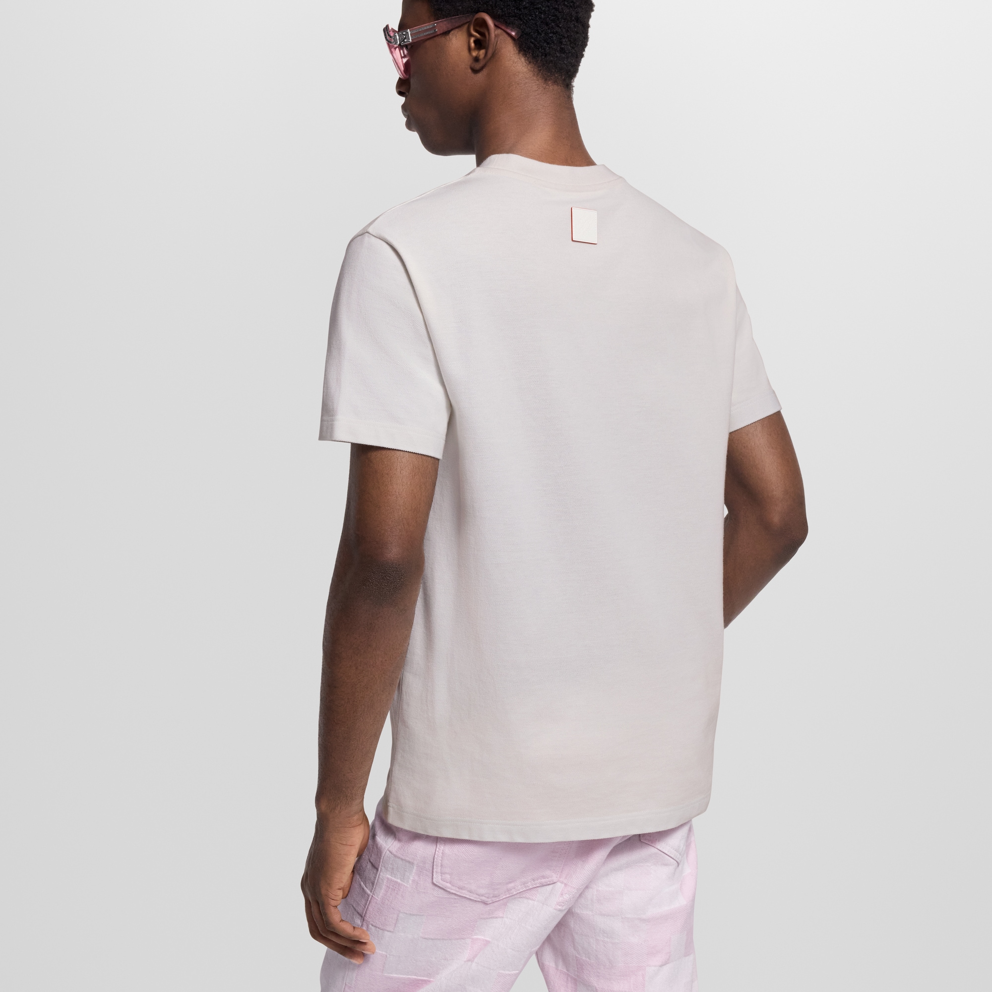 Men - Embroidered T-Shirt  Men Ready-to-Wear T-Shirts and Polos | LOUIS VUITTON (Product zoom)
