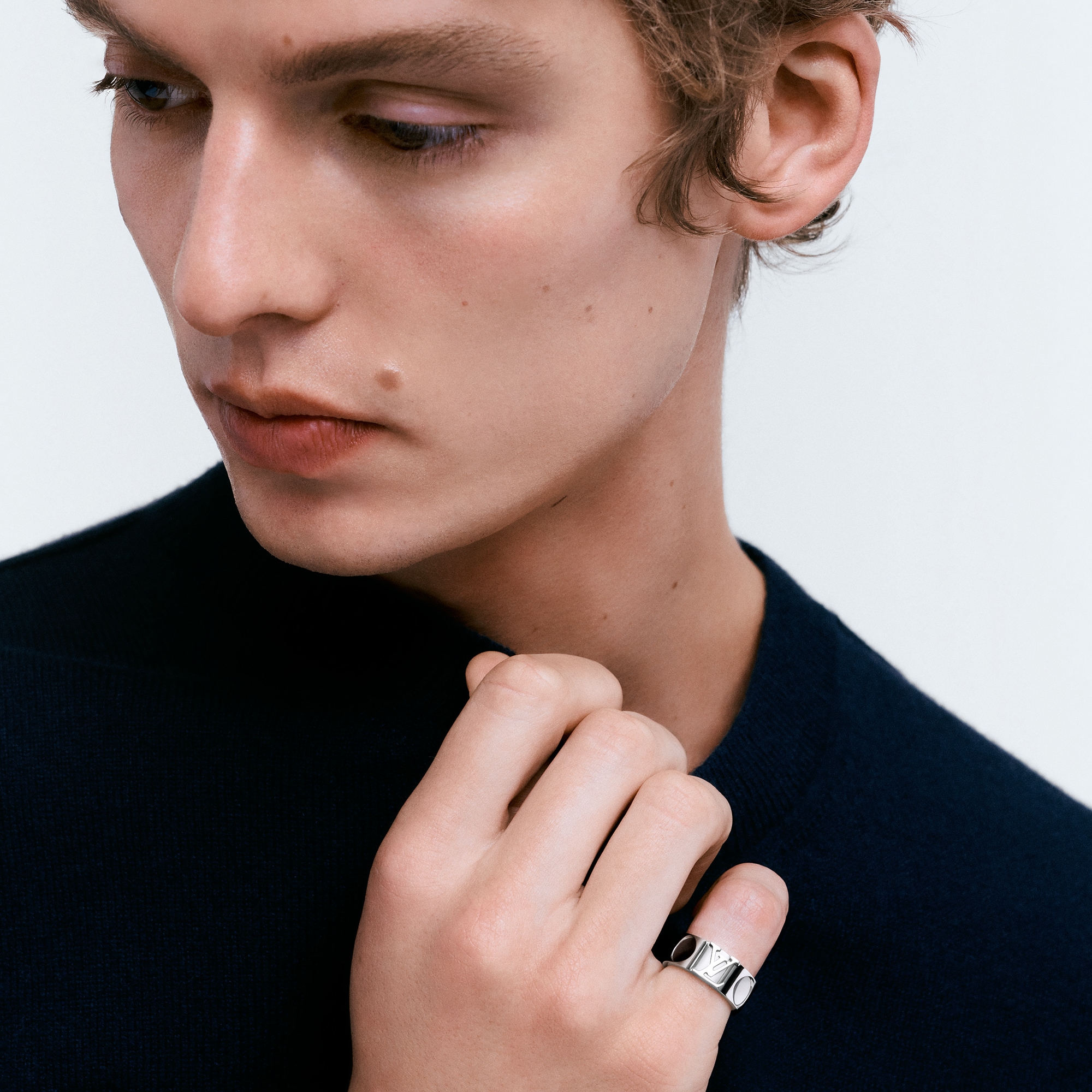 Jewellery - Empreinte Large Ring, White Gold  Jewellery Categories All Fine Jewellery | LOUIS VUITTON (Product zoom)