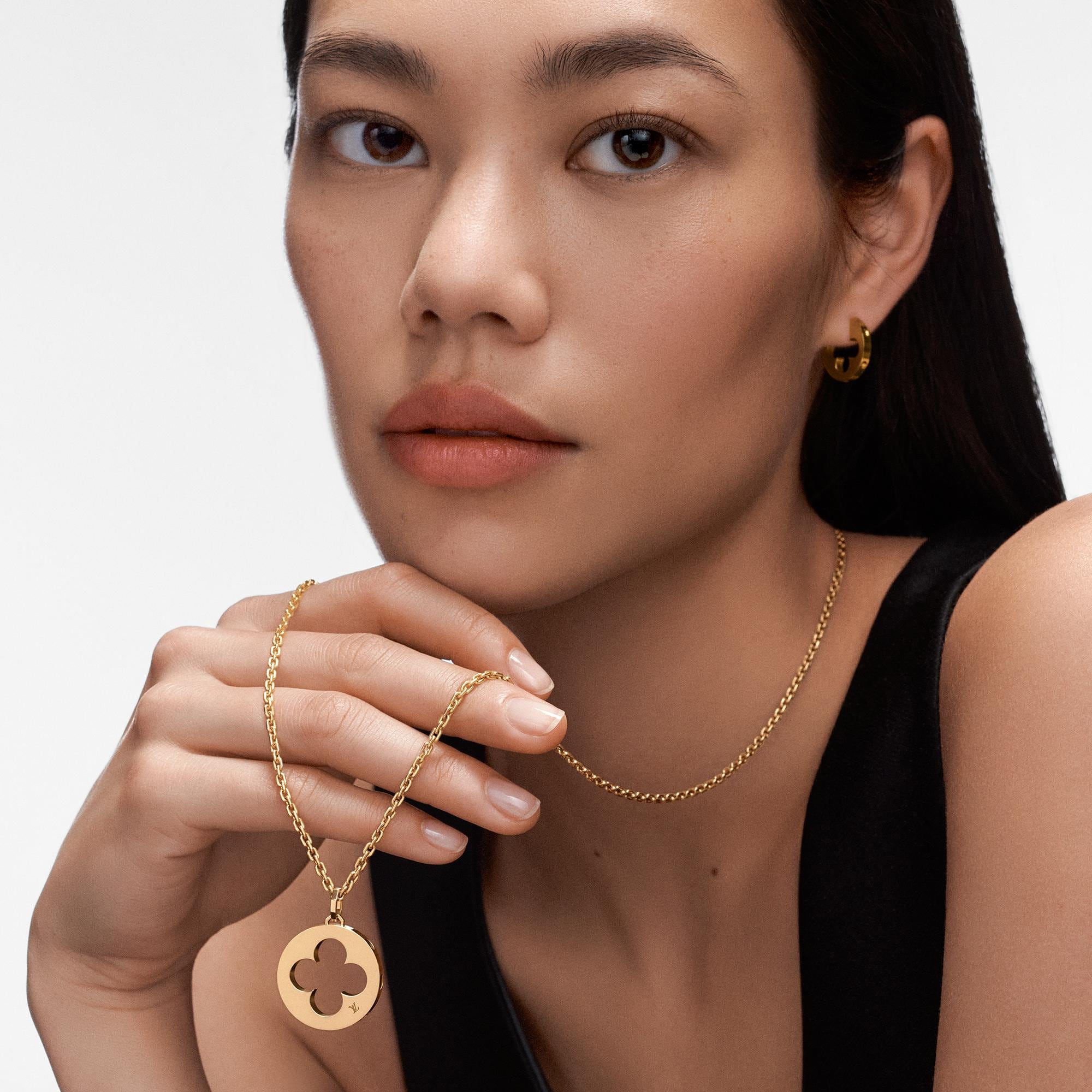 Jewellery - Empreinte Medallion, Yellow Gold  Jewellery Categories Necklaces and Pendants | LOUIS VUITTON (Product zoom)
