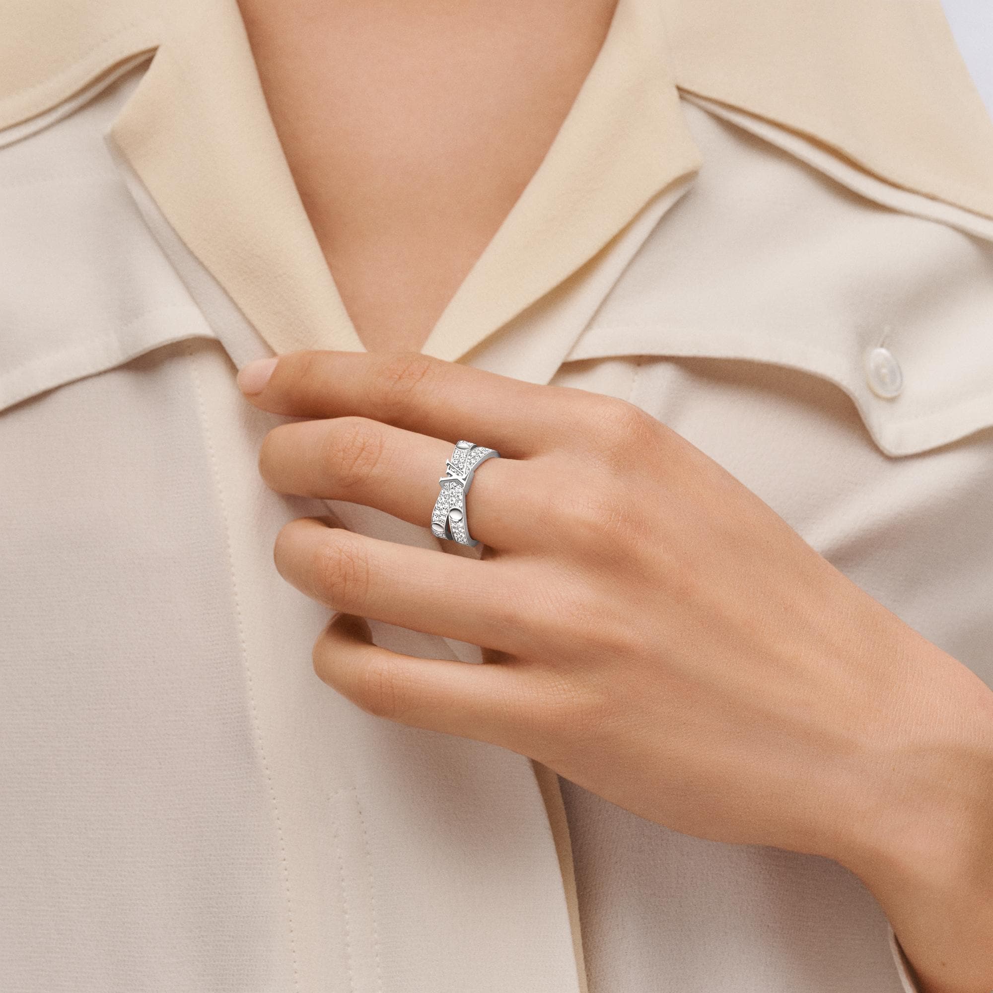 Jewellery - Empreinte Ring, White Gold and Diamonds  Jewellery Categories All Fine Jewellery | LOUIS VUITTON (Product zoom)