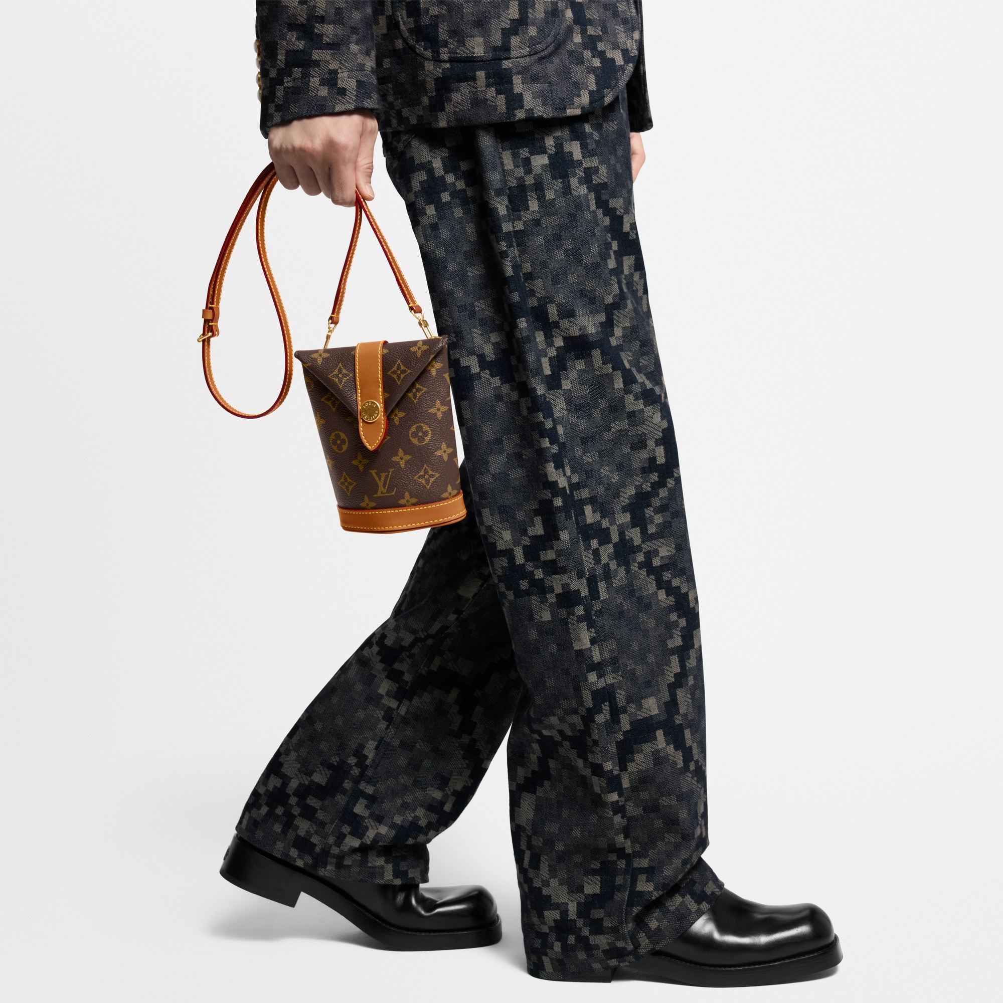 Men - Envelope Pouch G69 Men Wallets and Small Leather Goods Mini Bags | LOUIS VUITTON (Product zoom)