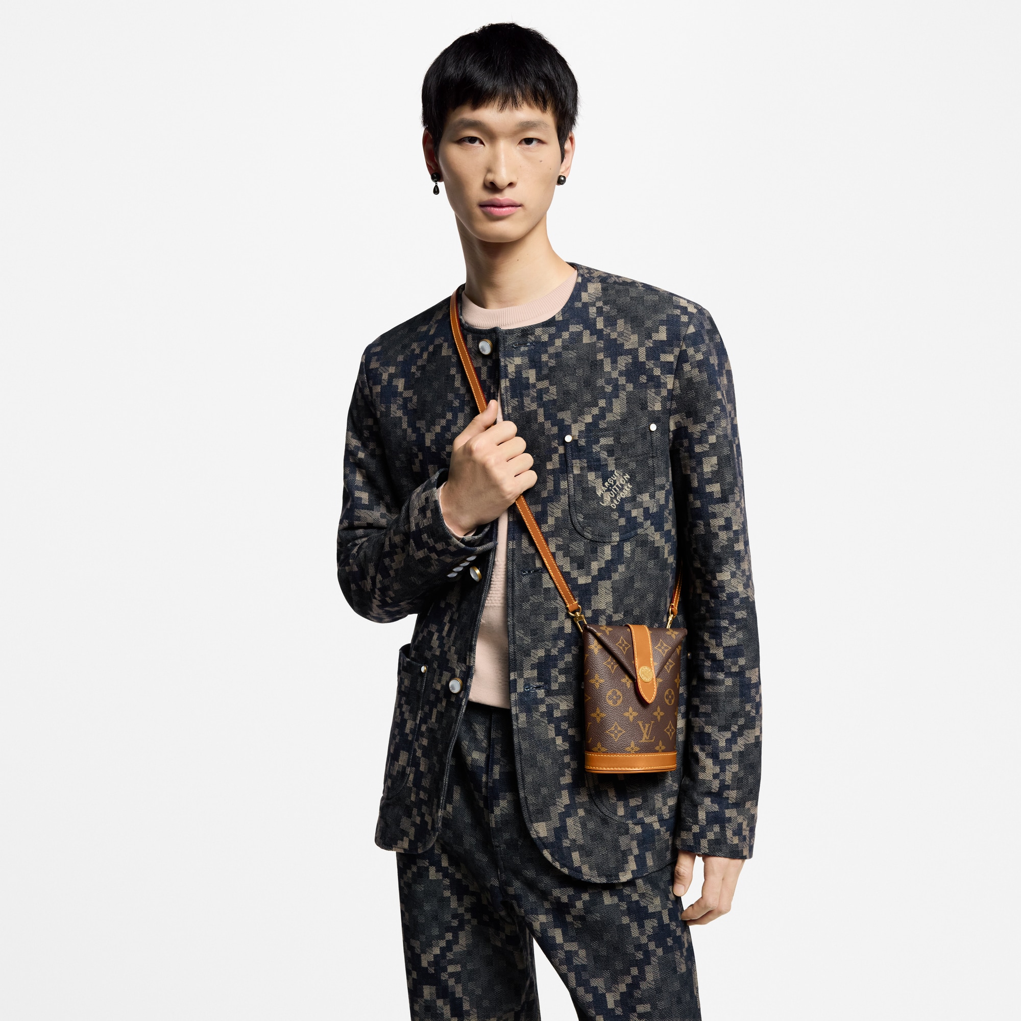 Men - Envelope Pouch G69 Men Wallets and Small Leather Goods Mini Bags | LOUIS VUITTON (Product zoom)