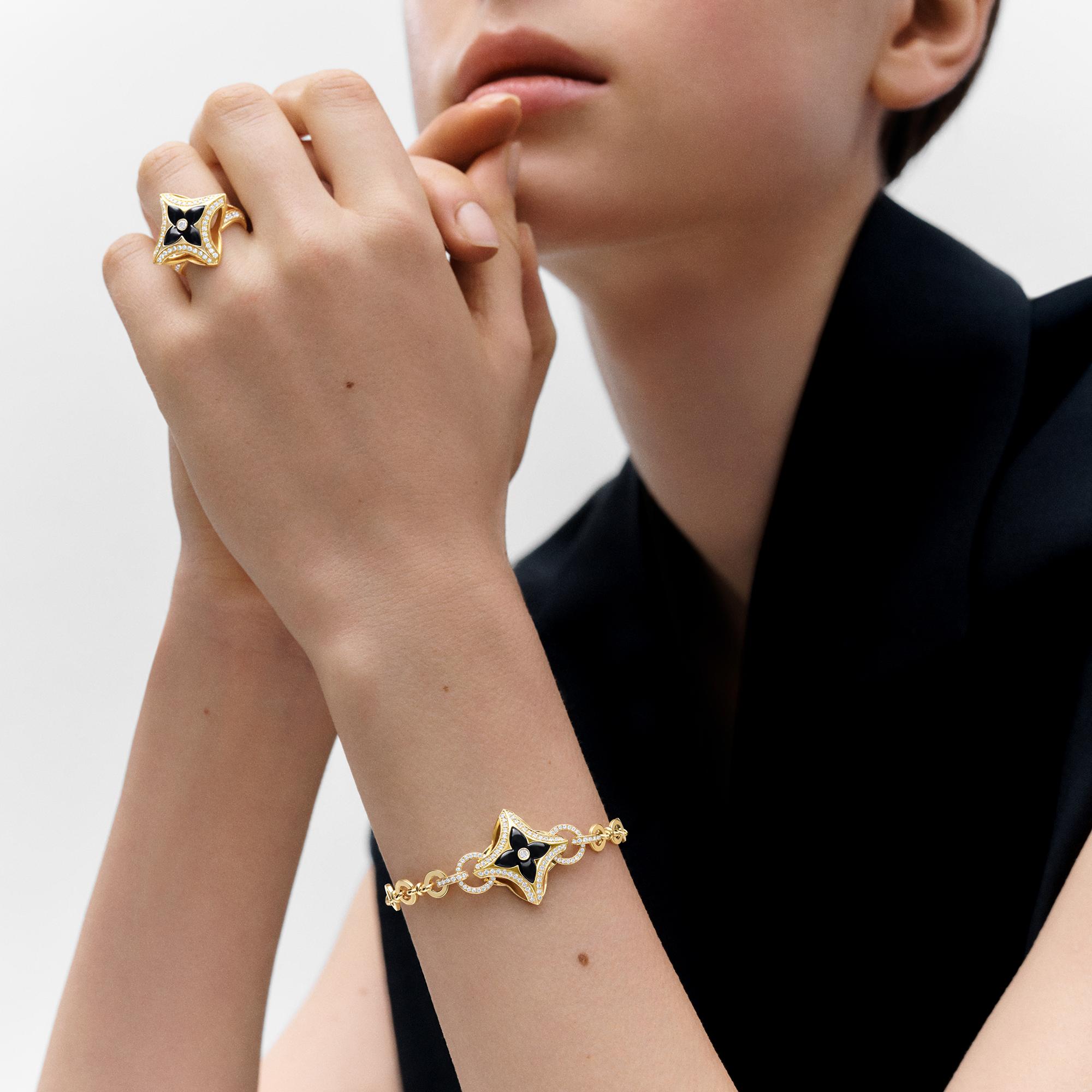 Jewellery - Ever Blossom Ring, Yellow Gold, Onyx & Diamonds  Jewellery Categories All Fine Jewellery | LOUIS VUITTON (Product zoom)
