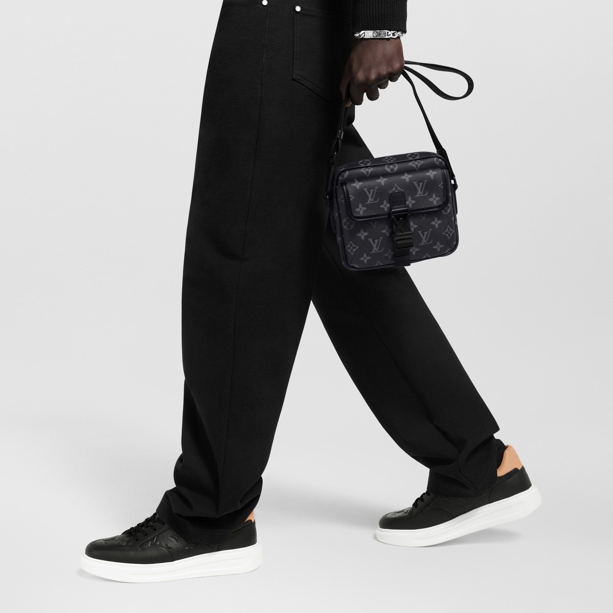 Men - Getaway Messenger Bag Monogram Eclipse Men Bags All Bags | LOUIS VUITTON (Product zoom)