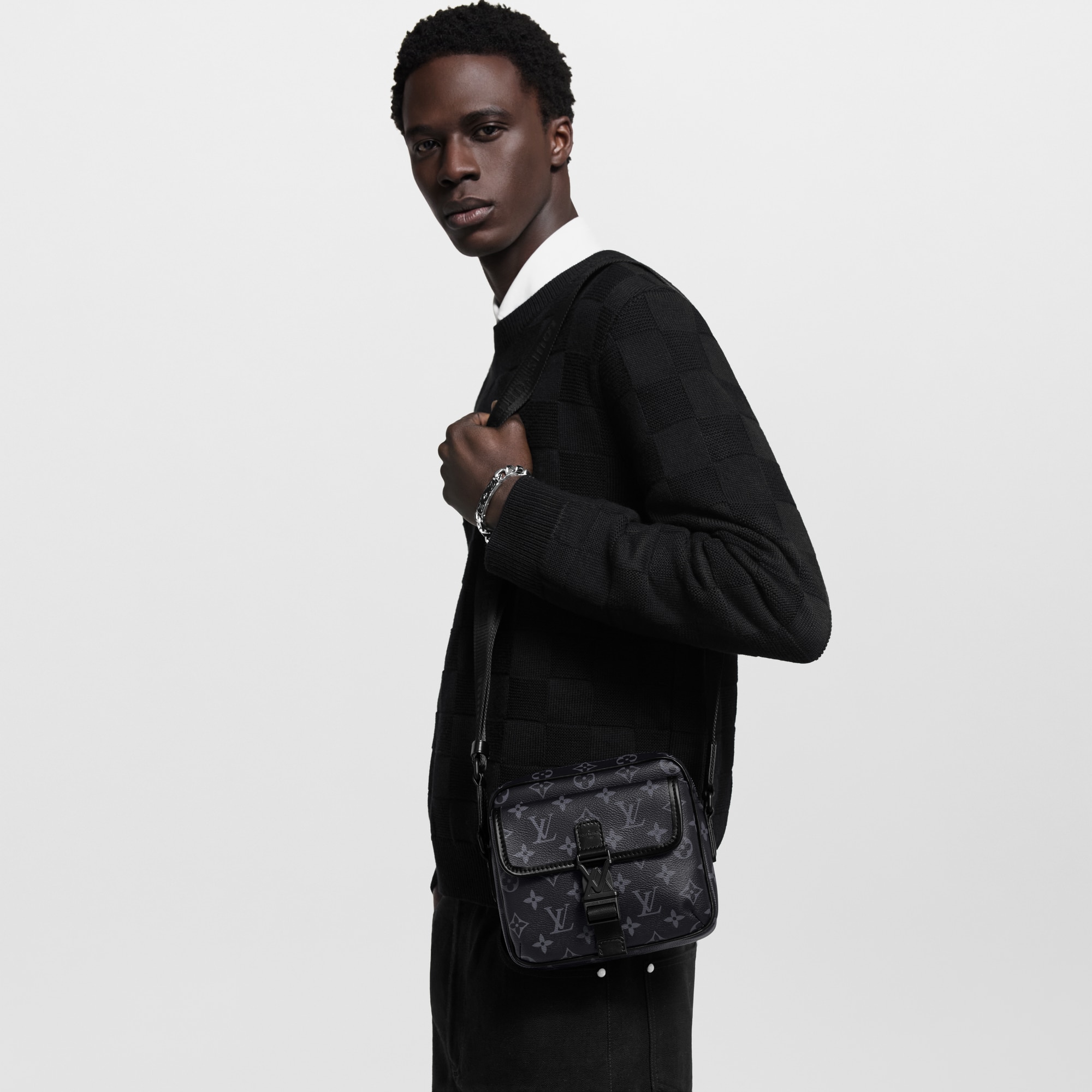 Men - Getaway Messenger Bag Monogram Eclipse Men Bags All Bags | LOUIS VUITTON (Product zoom)