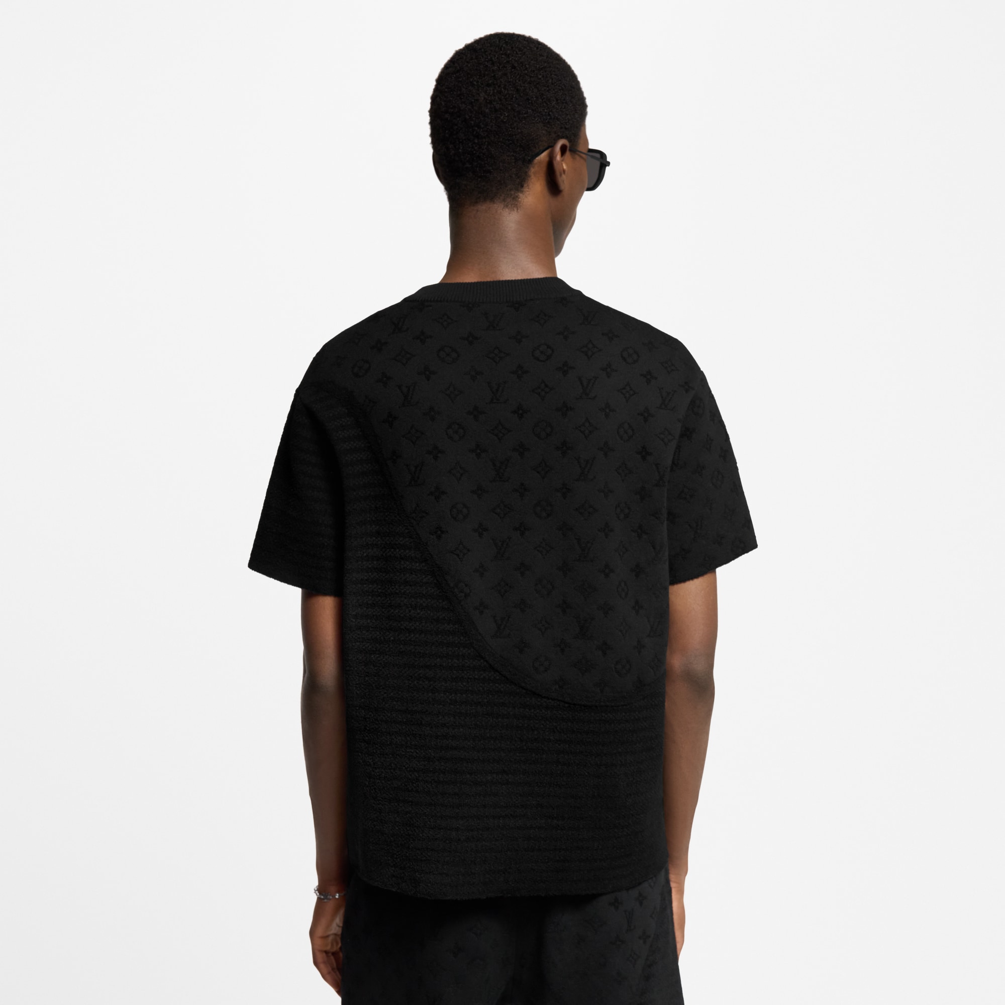 Men - Graphic Jacquard Short-Sleeved Crewneck  Men Ready-to-Wear All Ready-to-Wear | LOUIS VUITTON (Product zoom)