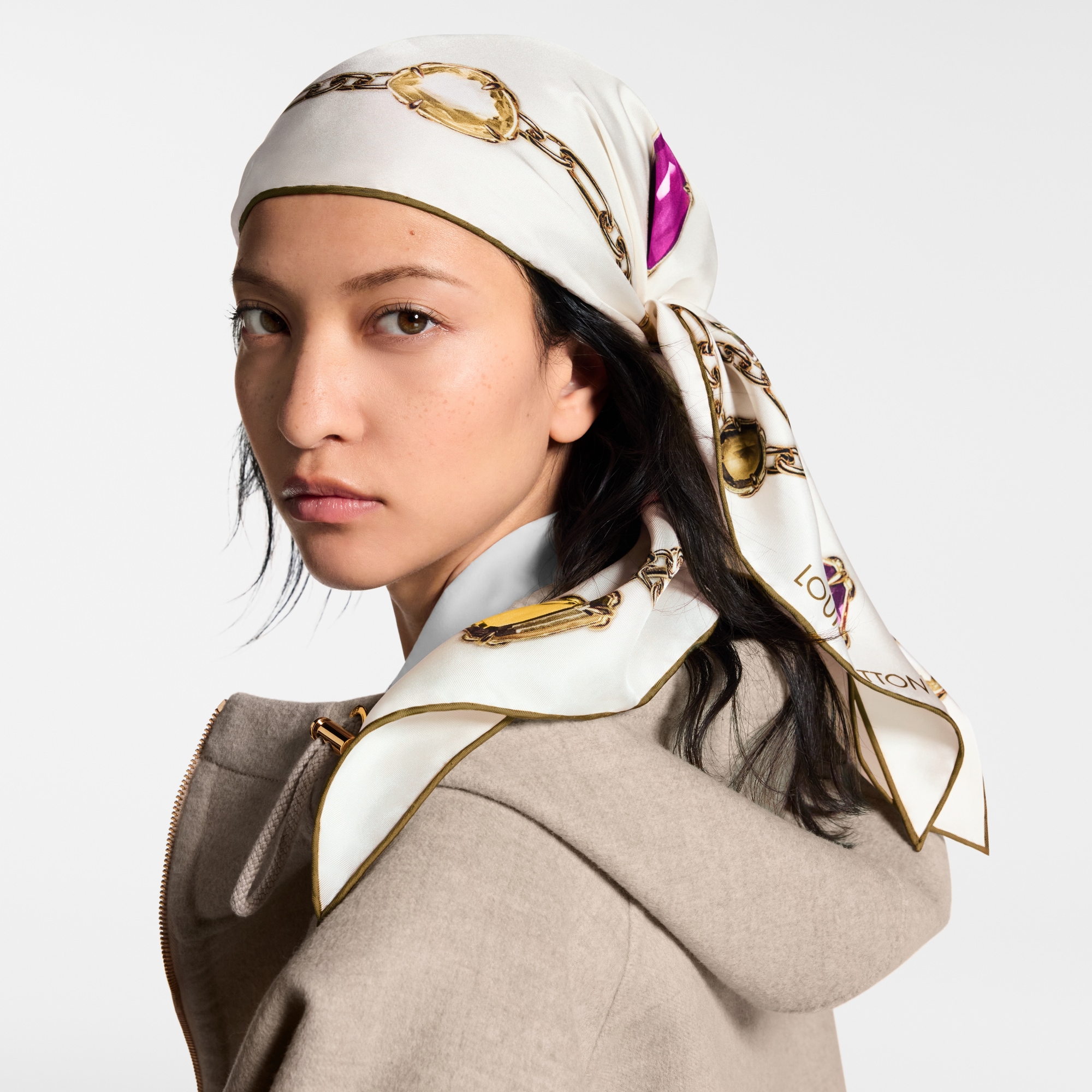 Women - Heirloom Silk Triangle S00 Women Accessories Silk Squares and Bandeaux | LOUIS VUITTON (Product zoom)