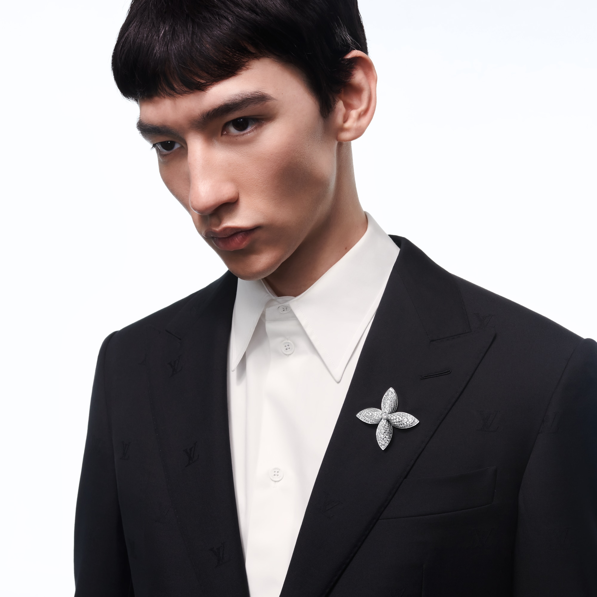 Les Extraordinaires - Idylle Blossom Brooch, White Gold and Diamonds  Les Extraordinaires Jewellery Others | LOUIS VUITTON (Product zoom)