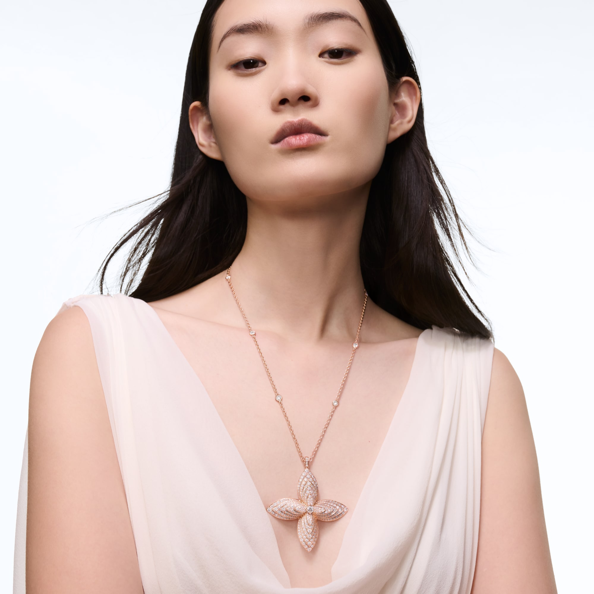 Les Extraordinaires - Idylle Blossom Pendant, Pink Gold and Diamonds  Les Extraordinaires Jewellery Necklaces and Pendants | LOUIS VUITTON (Product zoom)