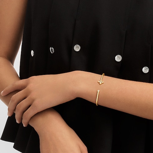 Jewellery - Idylle Blossom Twist Bracelet, Yellow Gold Jewellery Categories All Fine Jewellery | LOUIS VUITTON (Product zoom)