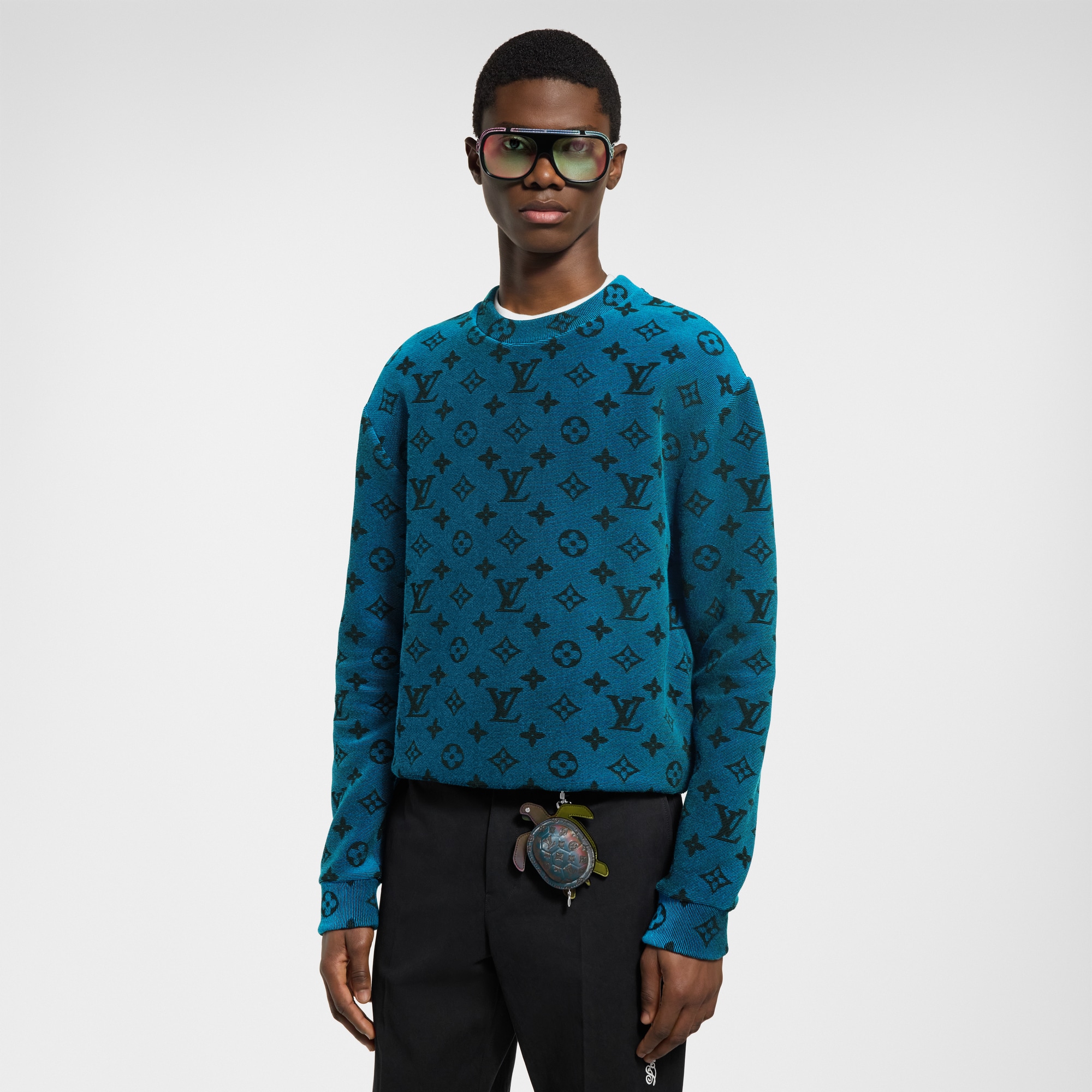 Men - Iridescent Monogram Sweatshirt  Men Ready-to-Wear Knitwear and Sweatshirts | LOUIS VUITTON (Product zoom)