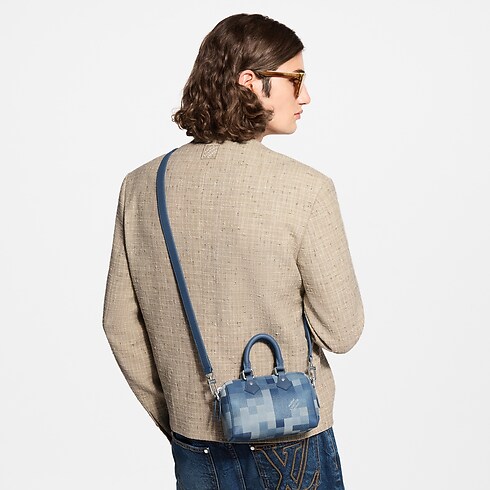 Keepall Bandoulière 25 Bag cropped worn view