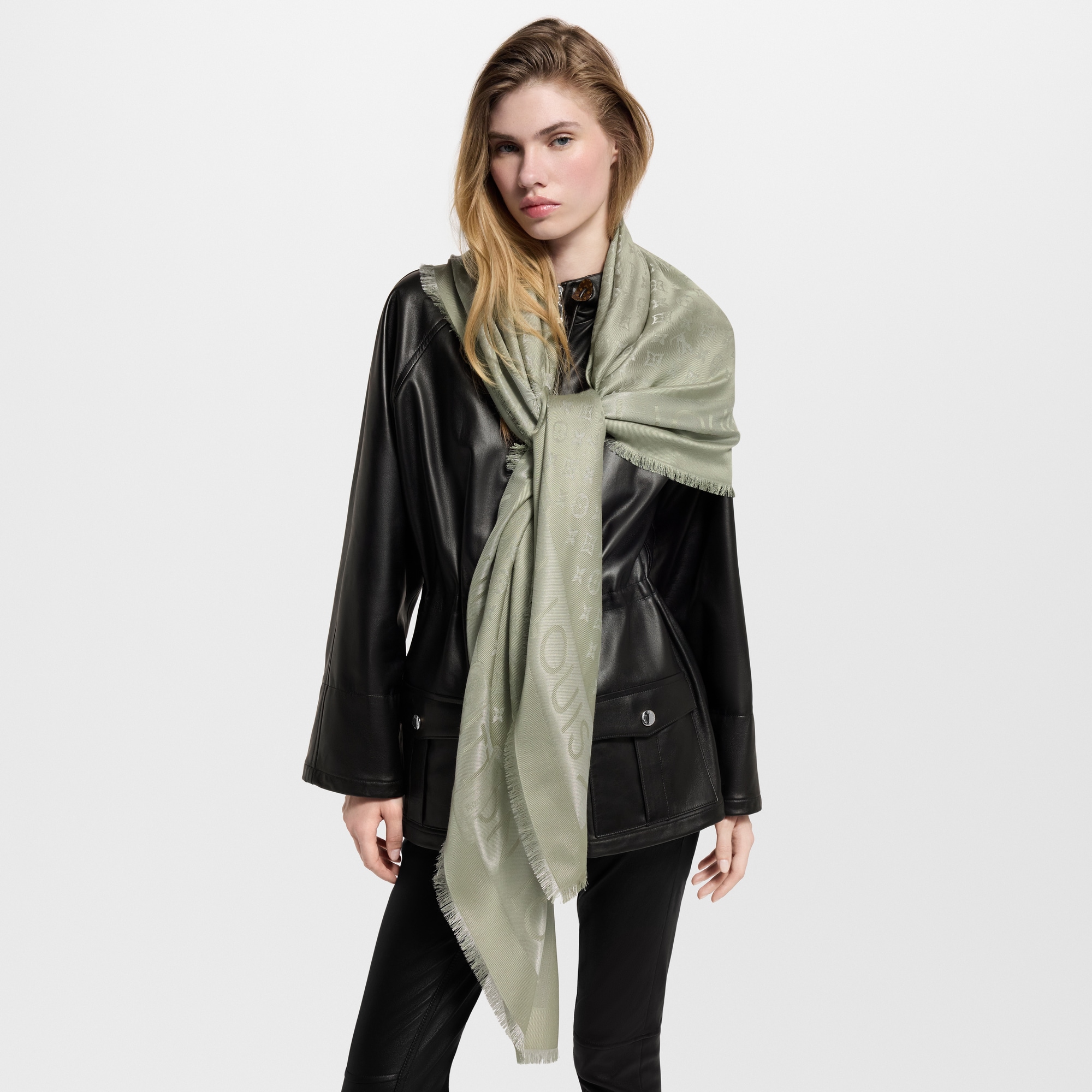 Women - Lock and Go Shine Shawl S00 Women Accessories Shawls and Stoles | LOUIS VUITTON (Product zoom)