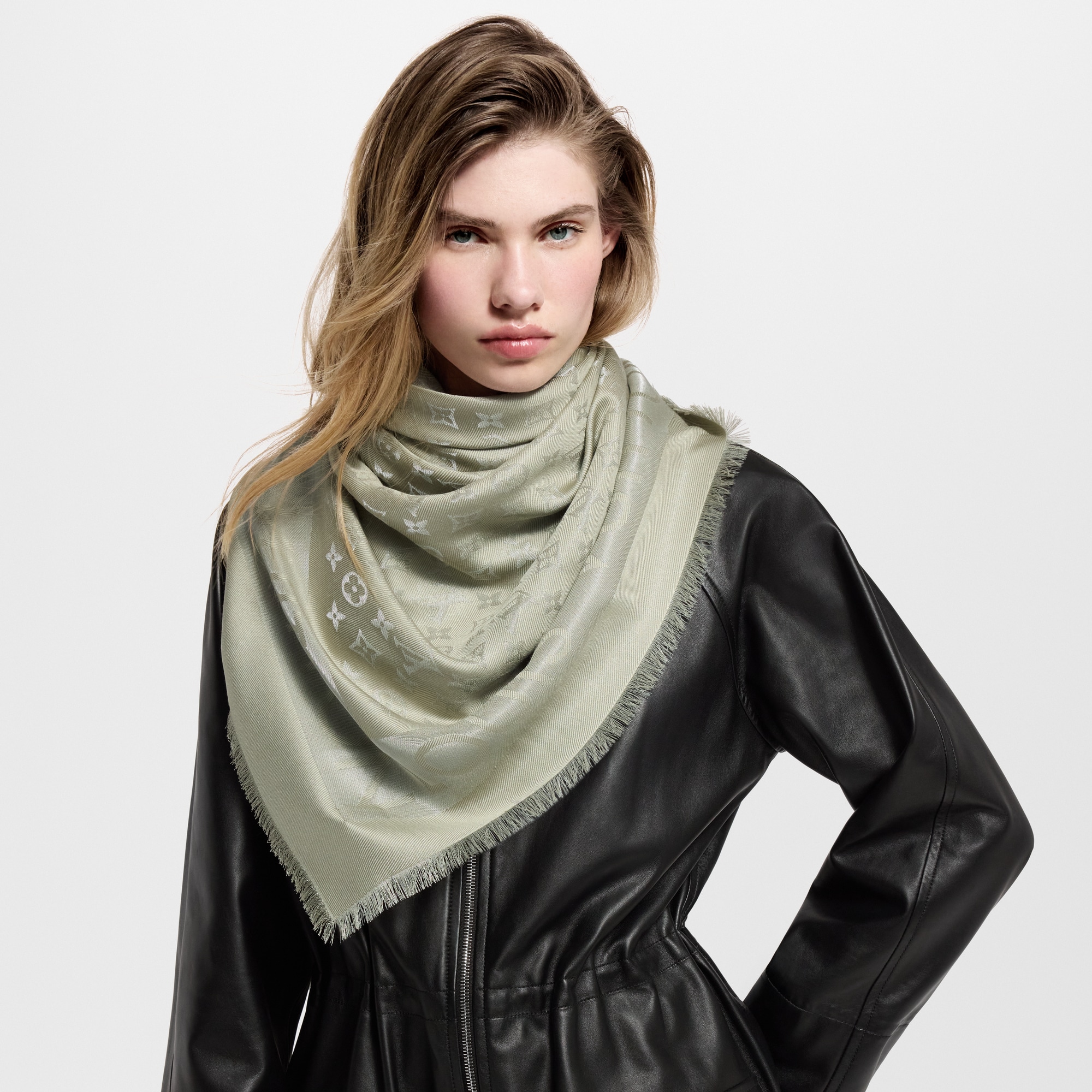 Women - Lock and Go Shine Shawl S00 Women Accessories Shawls and Stoles | LOUIS VUITTON (Product zoom)