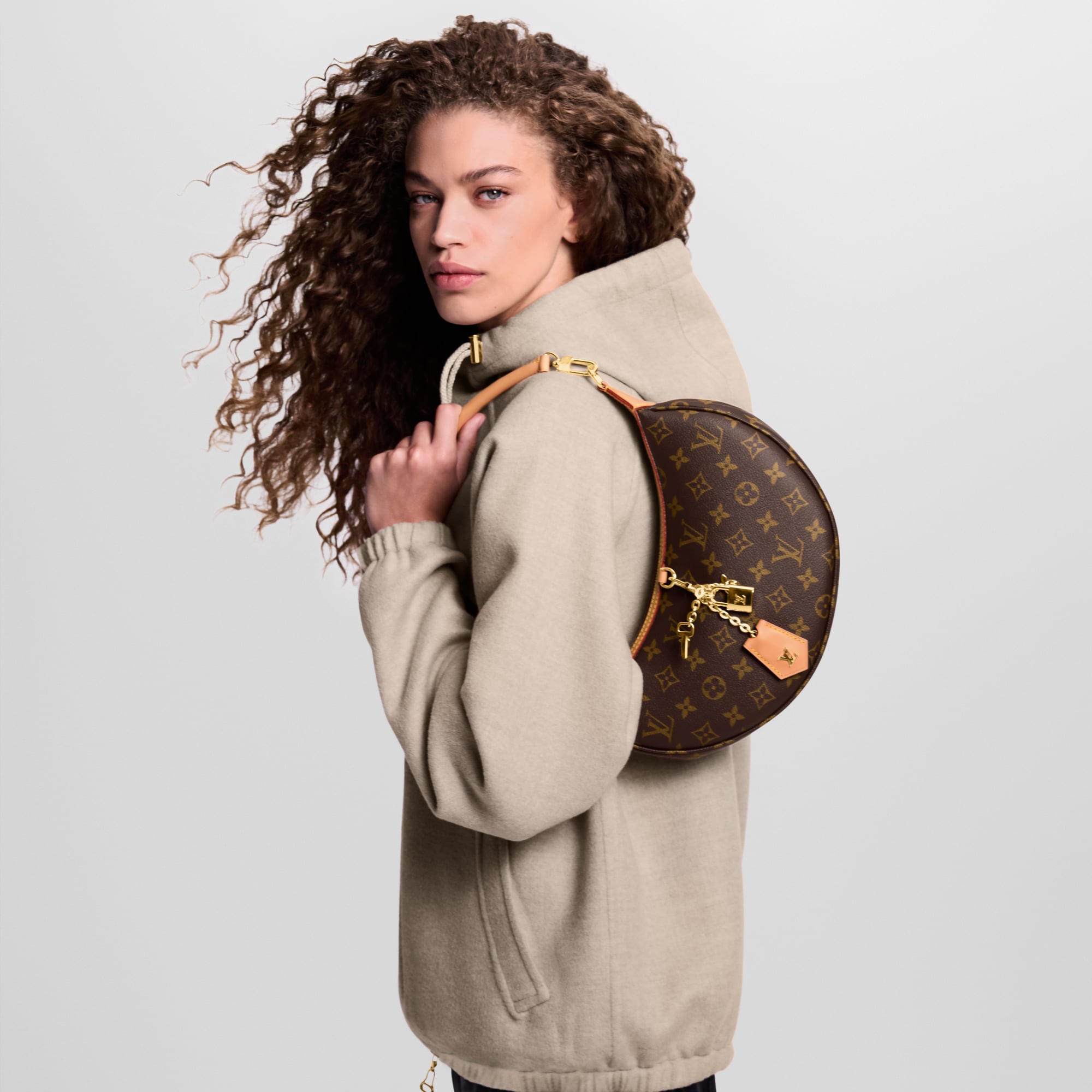 Women - Looping Bag Monogram Canvas Women Handbags Handbags | LOUIS VUITTON (Product zoom)