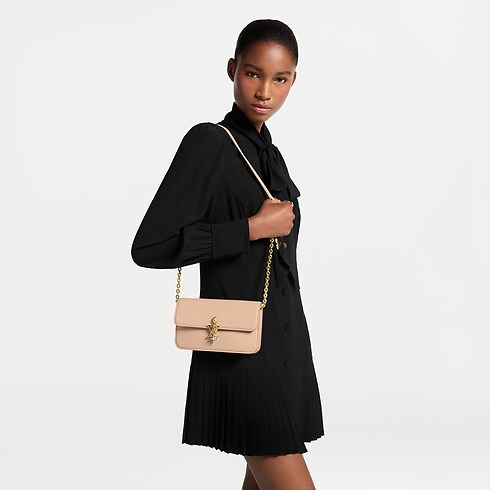 Women - LV Bloom Wallet On Chain Women Wallets and Small Leather Goods New In Small Leather Goods | LOUIS VUITTON (Product zoom)