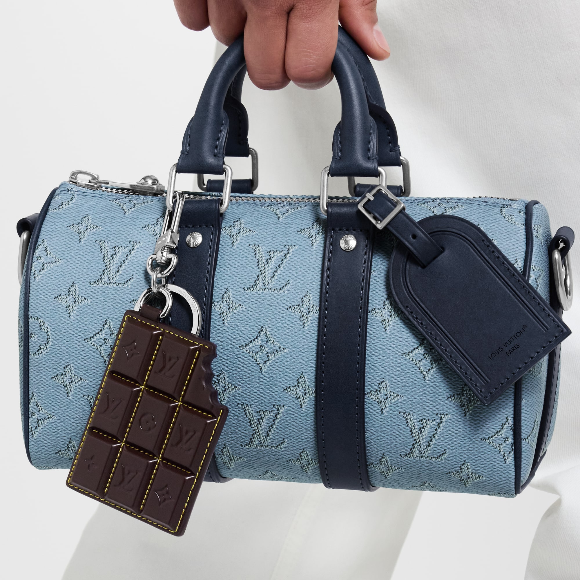 Men - LV Chocolate Bar Key Holder and Bag Charm S00 Men Accessories Bag Charms and Keyholders | LOUIS VUITTON (Product zoom)