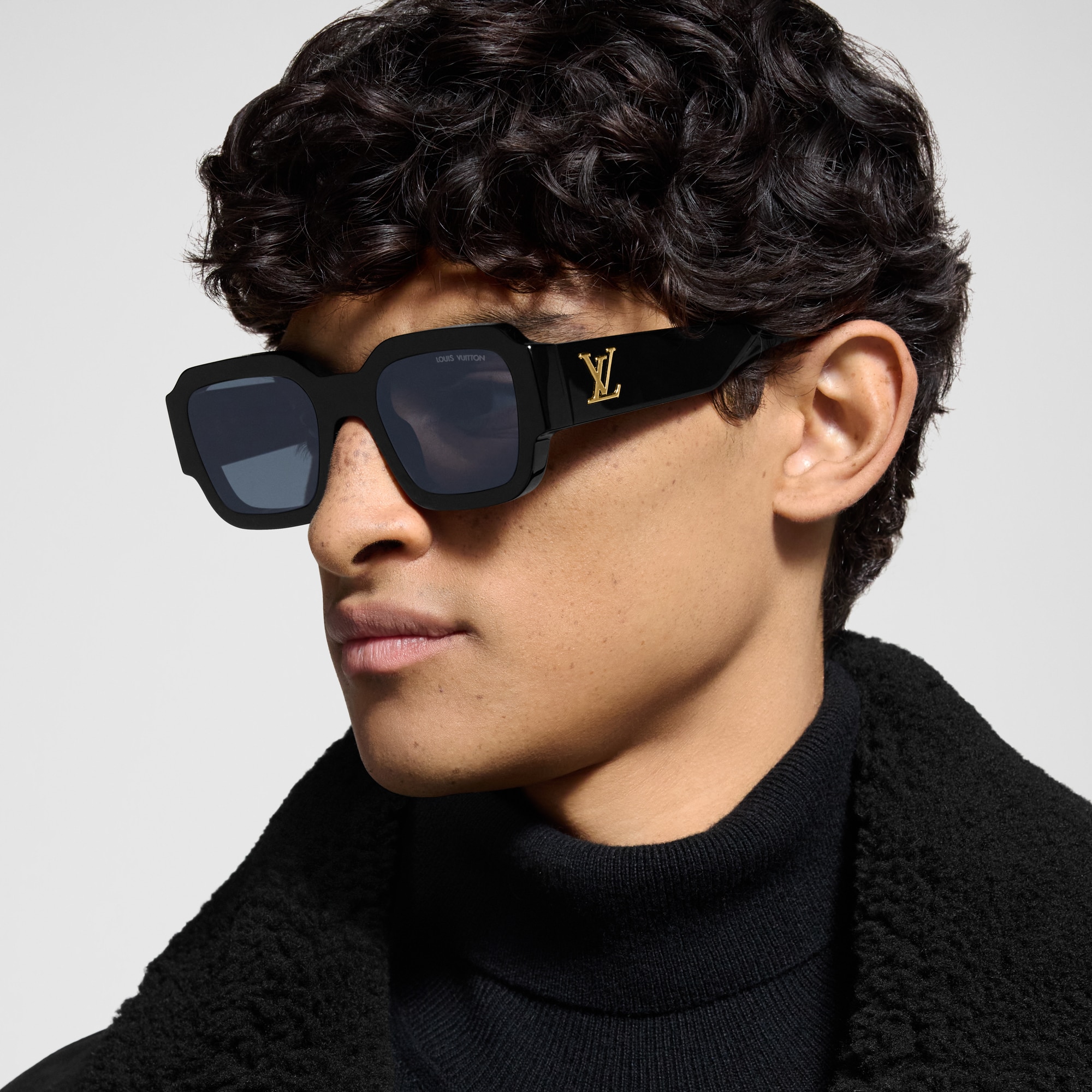 Men - LV Clash Round Square Sunglasses S00 Men Accessories Sunglasses | LOUIS VUITTON (Product zoom)