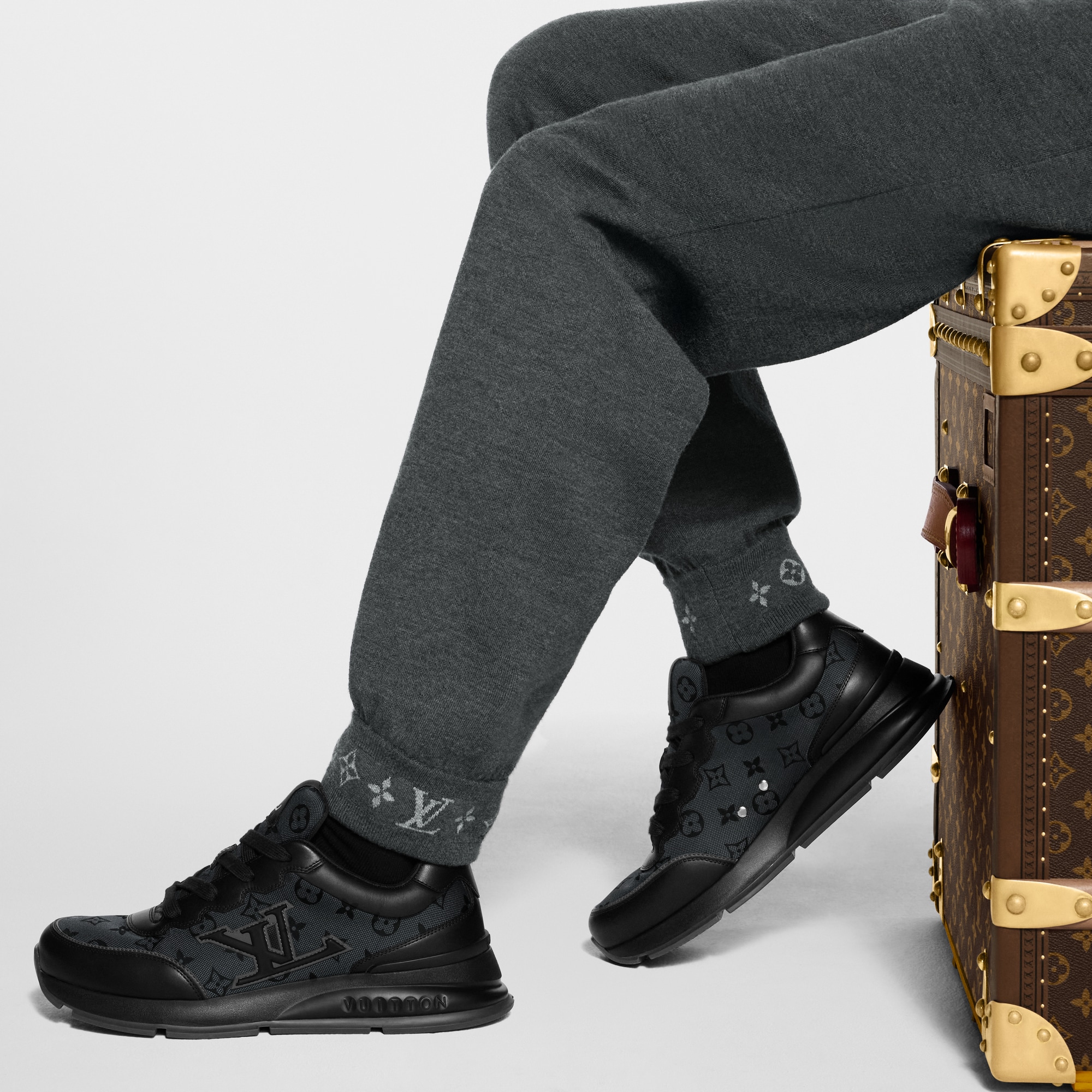 Men - LV Classic Trainers  Men Shoes Trainers | LOUIS VUITTON (Product zoom)