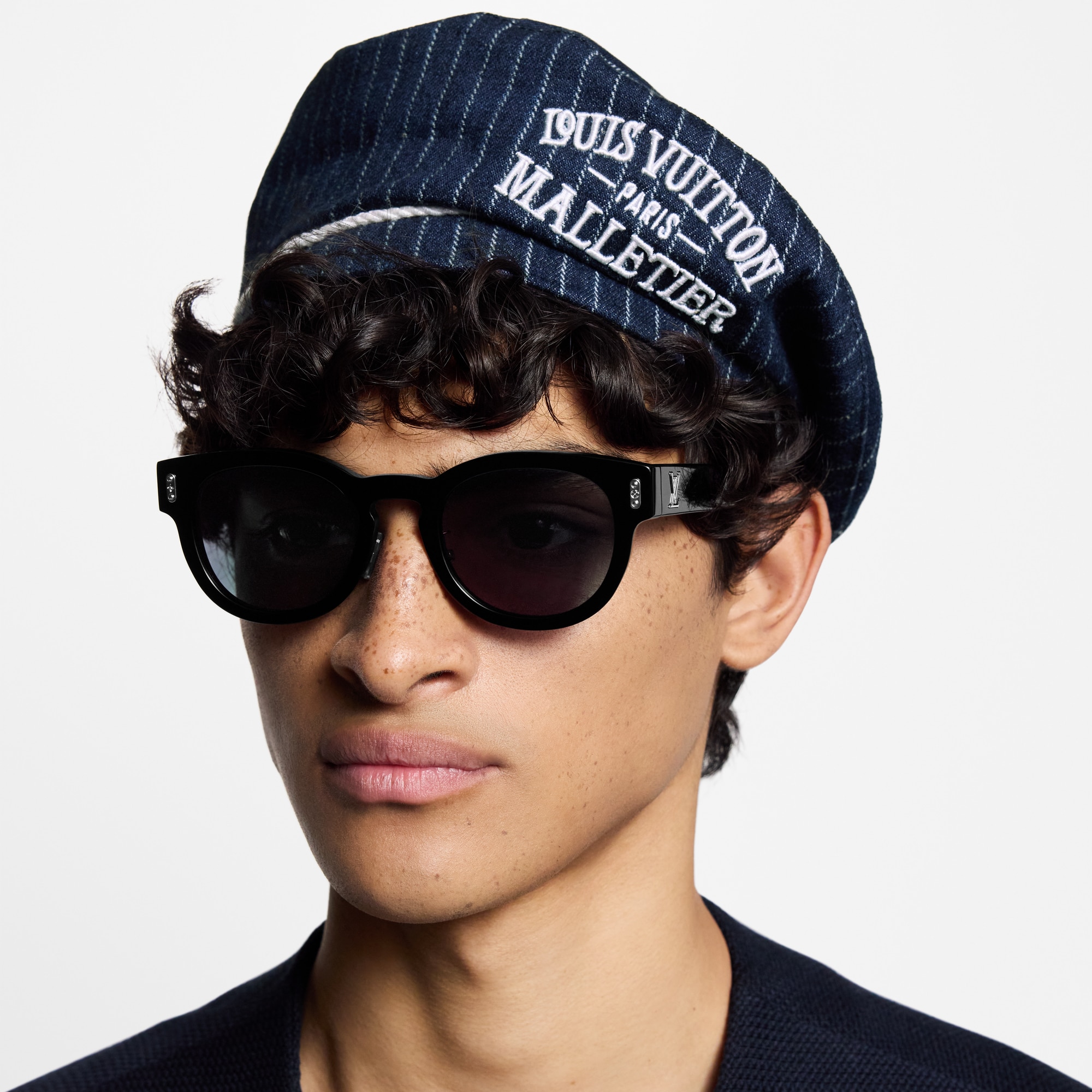 Men - LV Confidence Round Sunglasses S00 Men Accessories Sunglasses | LOUIS VUITTON (Product zoom)