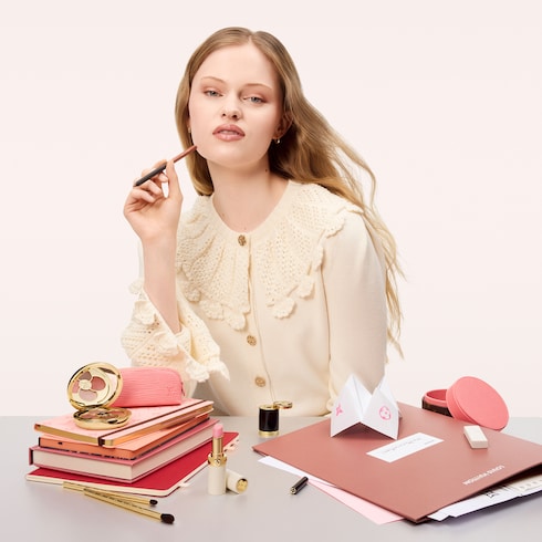 Perfumes and Beauty - LV Crayon - Lip Pencil - 190 Perfumes and Beauty Beauty Gifts } | LOUIS VUITTON