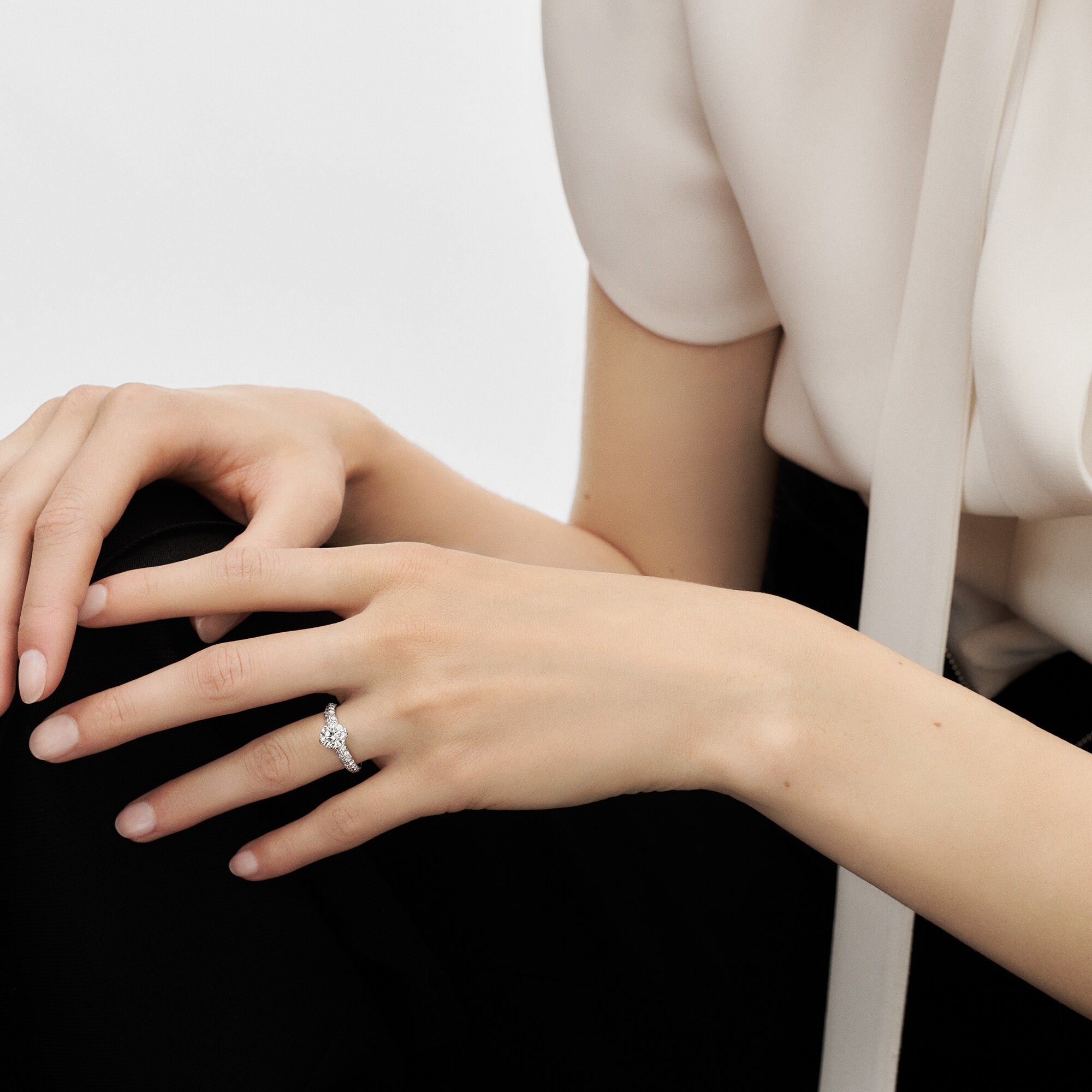 Jewellery - LV Diamonds Pavé Solitaire, Round Brilliant Cut  Jewellery Collections LV Diamonds | LOUIS VUITTON (Product zoom)