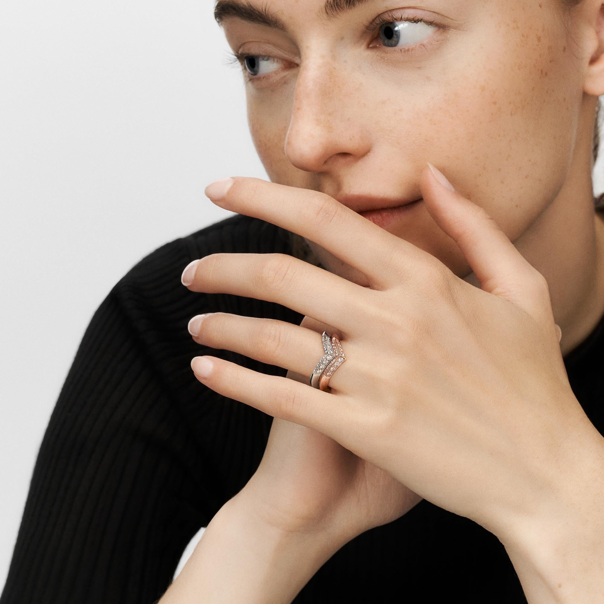 Jewellery - LV Diamonds Pavé V Ring, Pink Gold  Jewellery Categories Wedding Bands | LOUIS VUITTON (Product zoom)