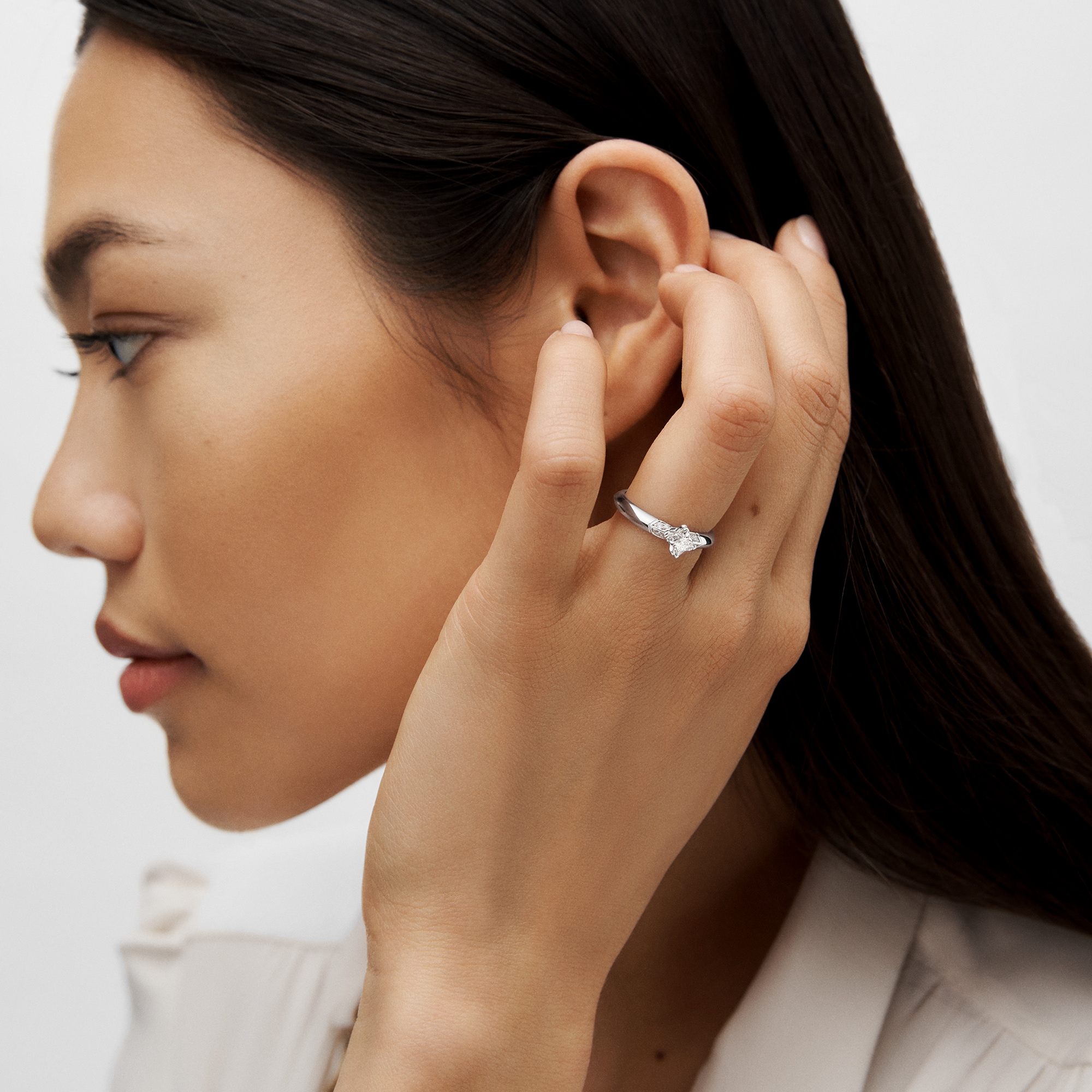 Jewellery - LV Diamonds Solitaire, LV Monogram Star Cut  Jewellery Collections LV Diamonds | LOUIS VUITTON (Product zoom)