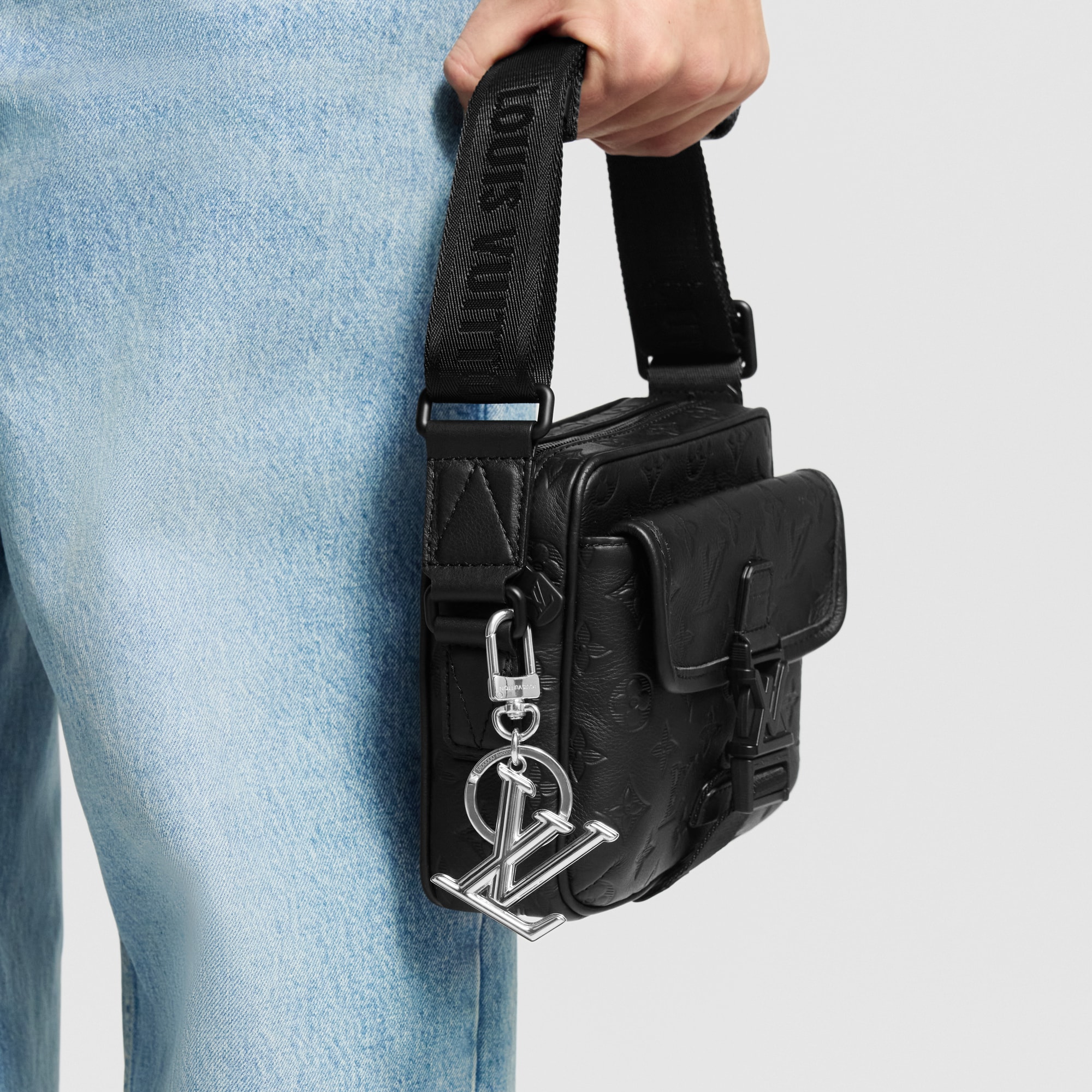 Men - LV Dimension Key Holder and Bag Charm S00 Men Accessories Bag Charms and Keyholders | LOUIS VUITTON (Product zoom)