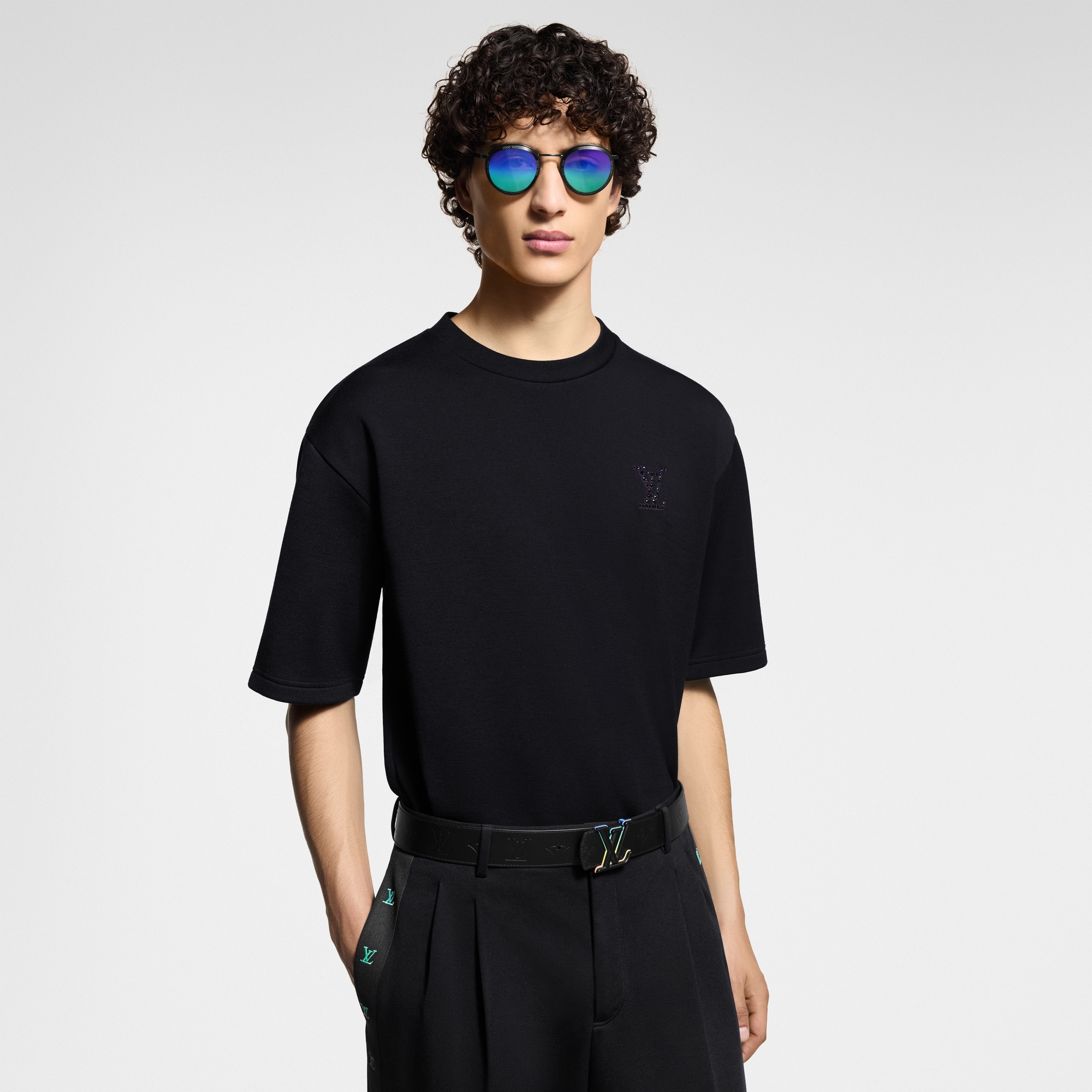 Men - LV Embellished Jersey T-Shirt  Men Ready-to-Wear T-Shirts and Polos | LOUIS VUITTON (Product zoom)