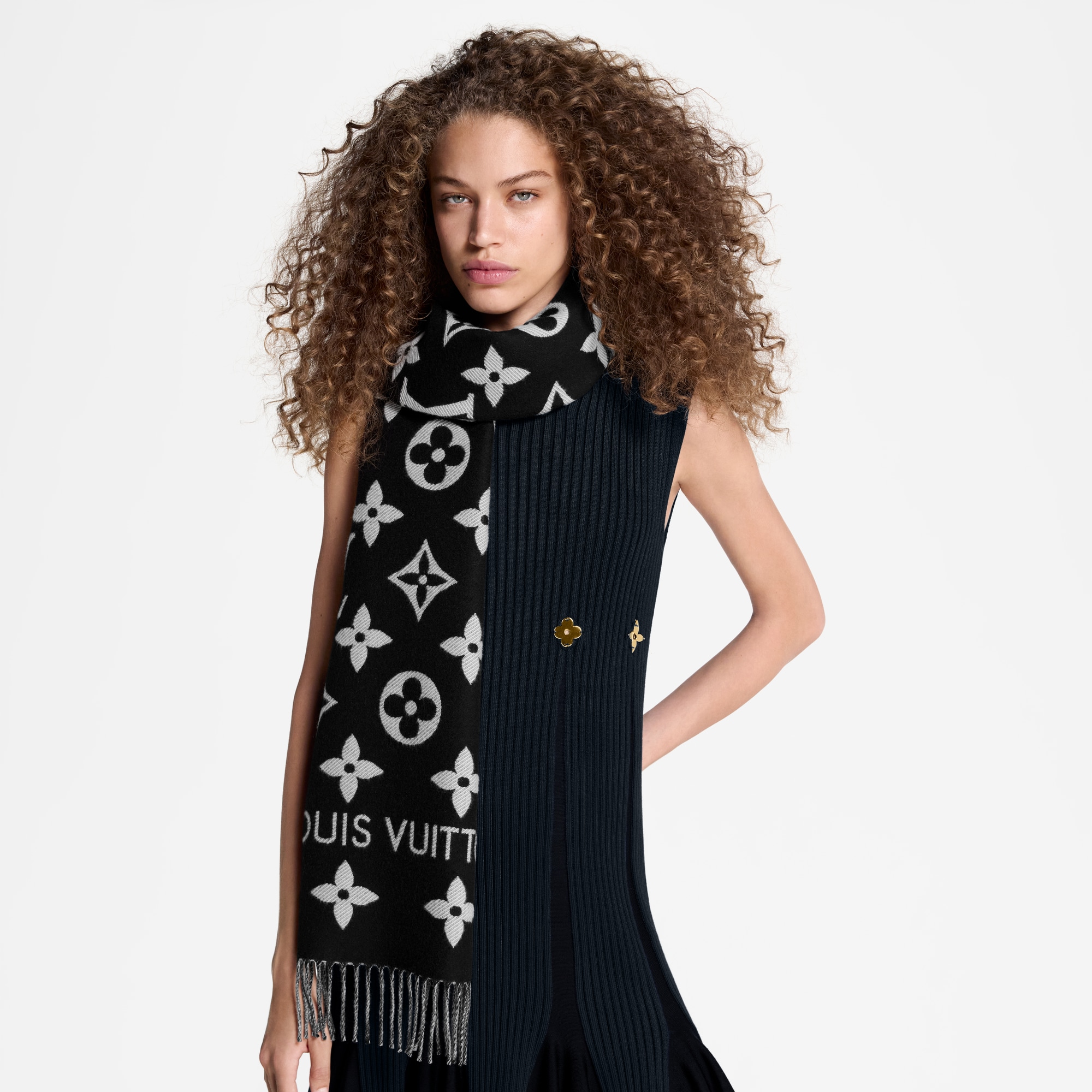 Women - LV Essential Scarf S00 Women Accessories Scarves | LOUIS VUITTON (Product zoom)
