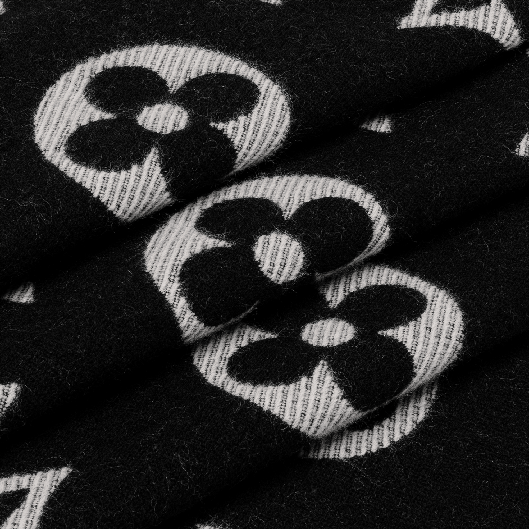 Women - LV Essential Scarf S00 Women Accessories Scarves | LOUIS VUITTON (Product zoom)