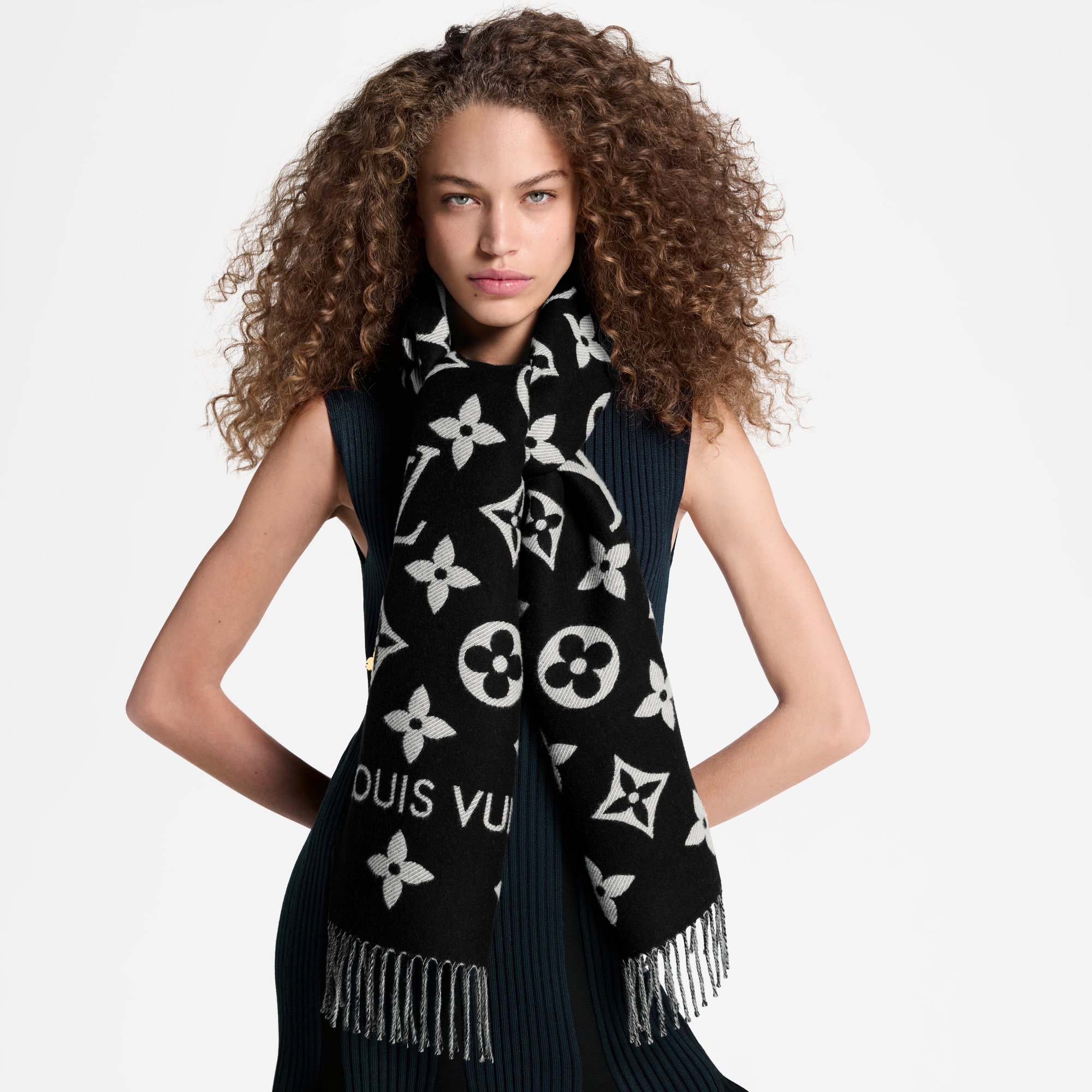 Women - LV Essential Scarf S00 Women Accessories Scarves | LOUIS VUITTON (Product zoom)