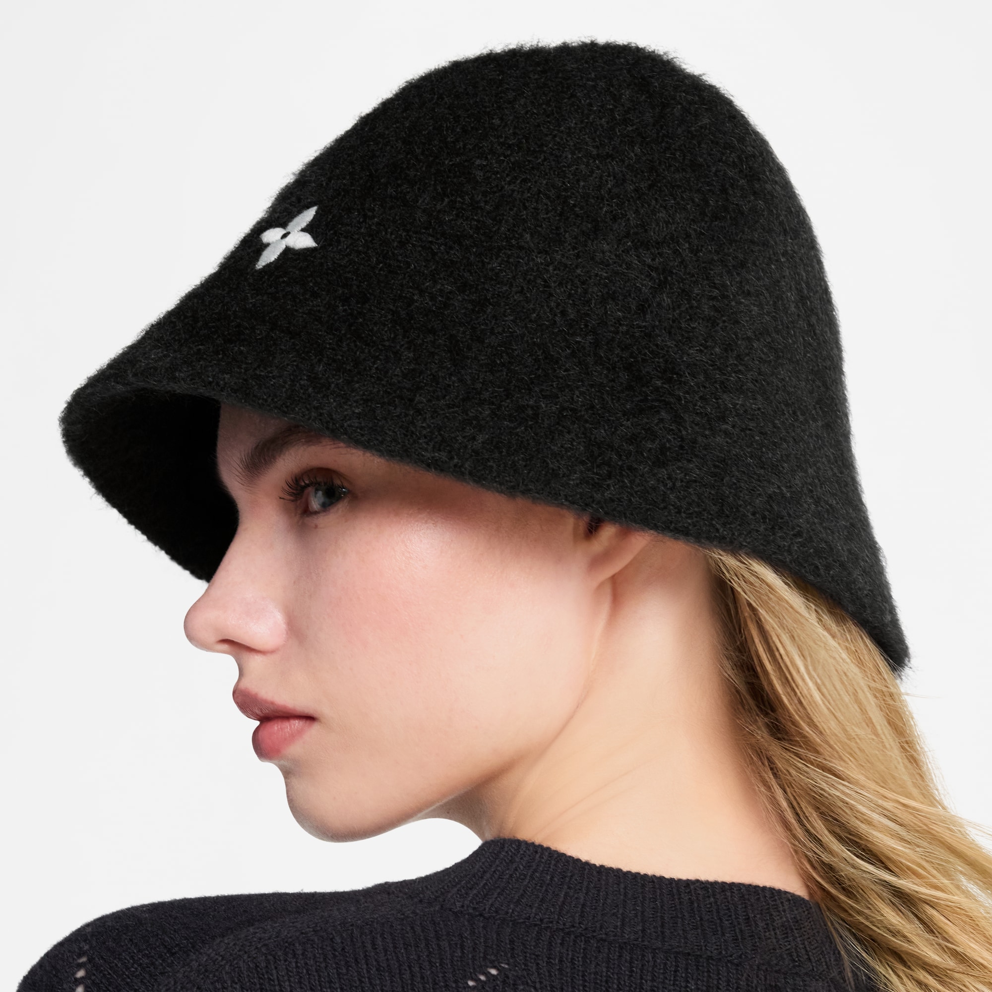 LV Fluffy Hat - Luxury S00 Black | LOUIS VUITTON display picture 1