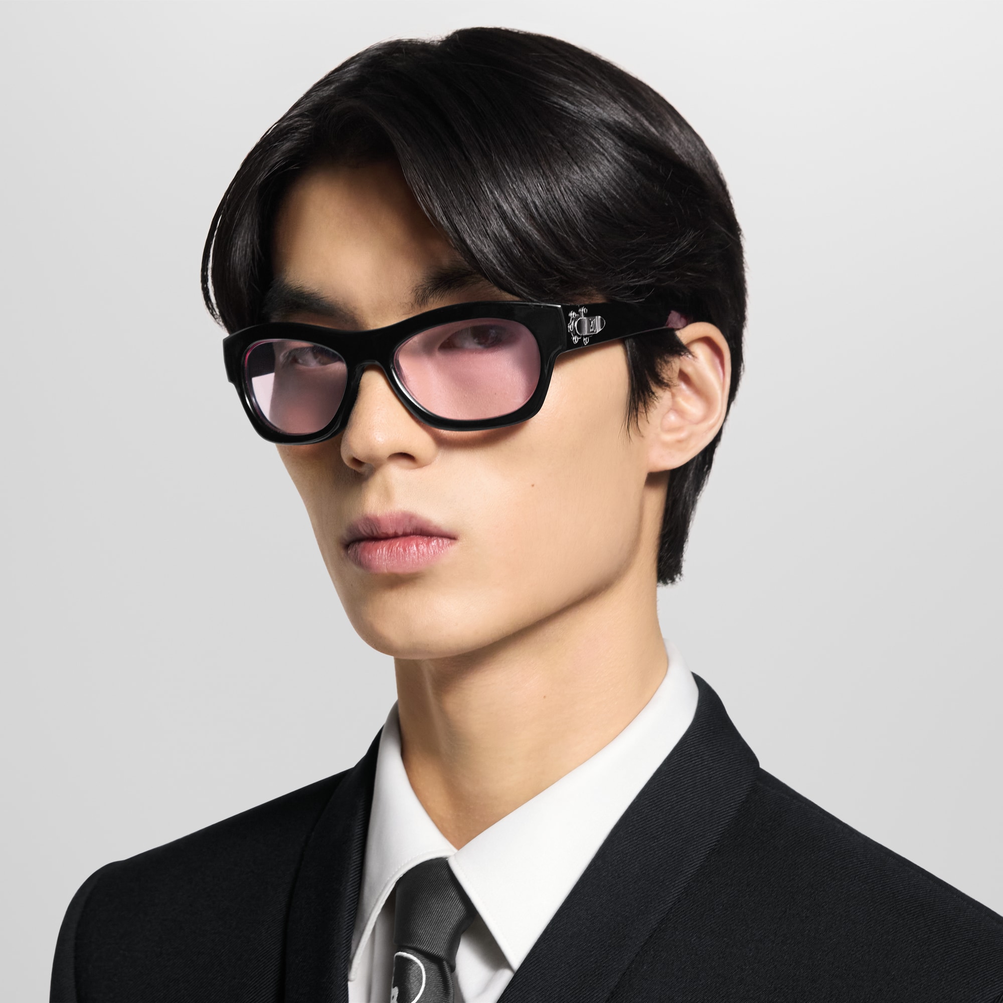 Men - LV Frog Round Square Sunglasses S00 Men Accessories Sunglasses | LOUIS VUITTON (Product zoom)