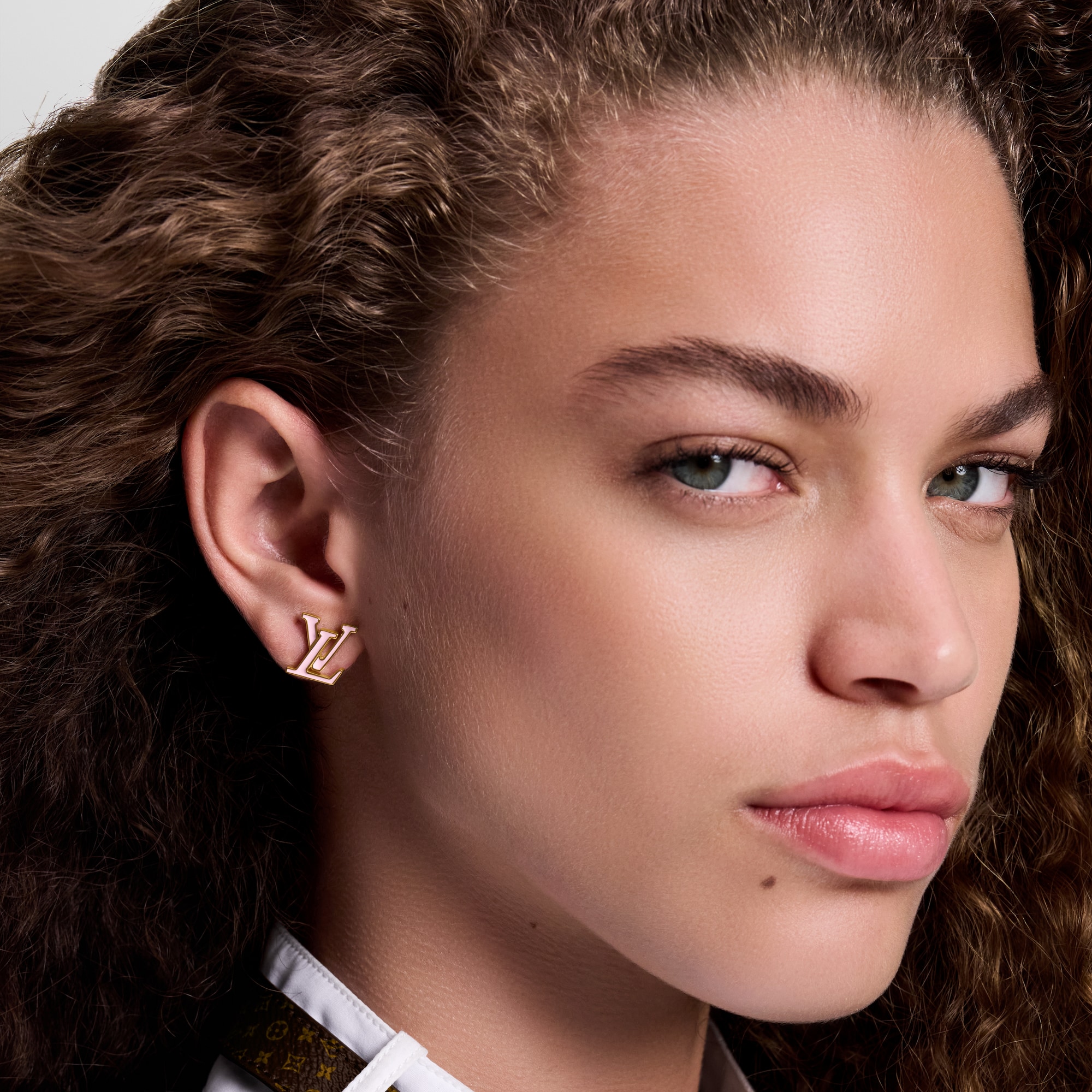 Women - LV Iconic Enamel Earrings S00 Women Fashion Jewellery Earrings | LOUIS VUITTON (Product zoom)