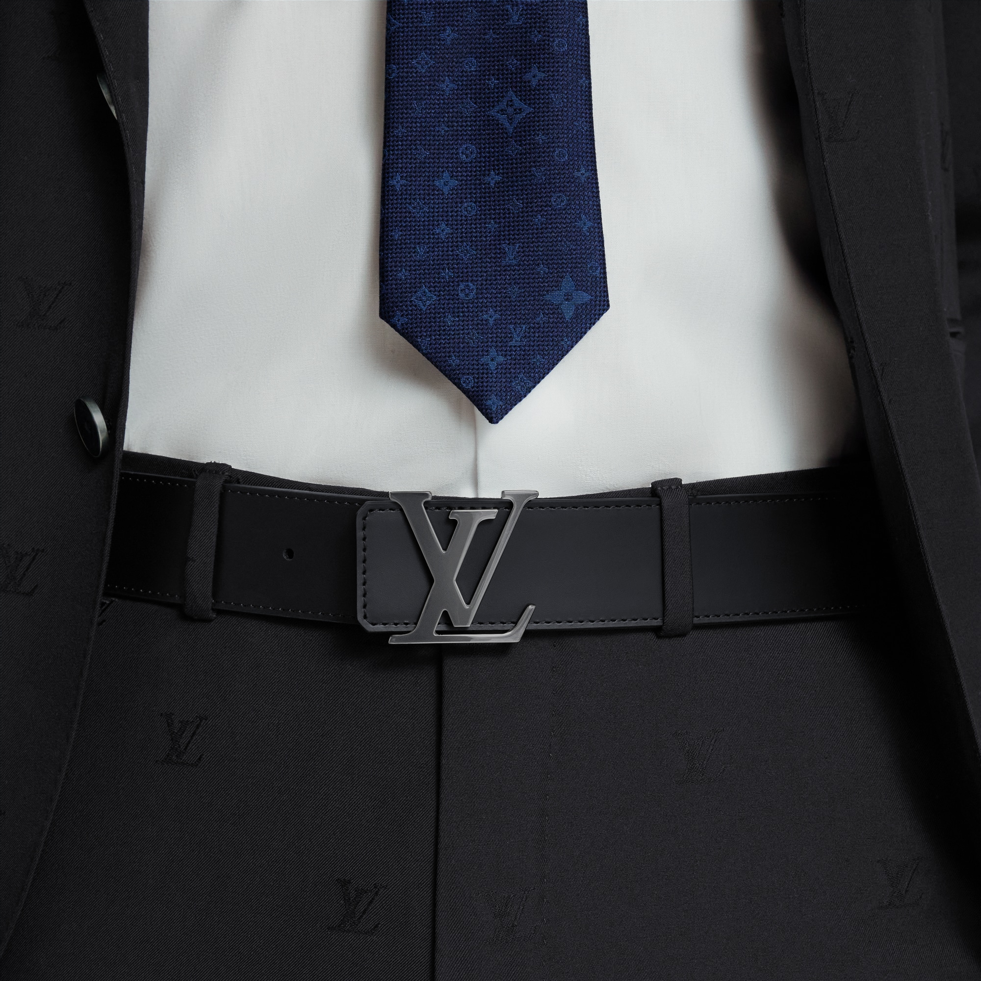 Men - LV Initiales 40MM Reversible Belt Monogram Eclipse Canvas Men Accessories Belts | LOUIS VUITTON (Product zoom)