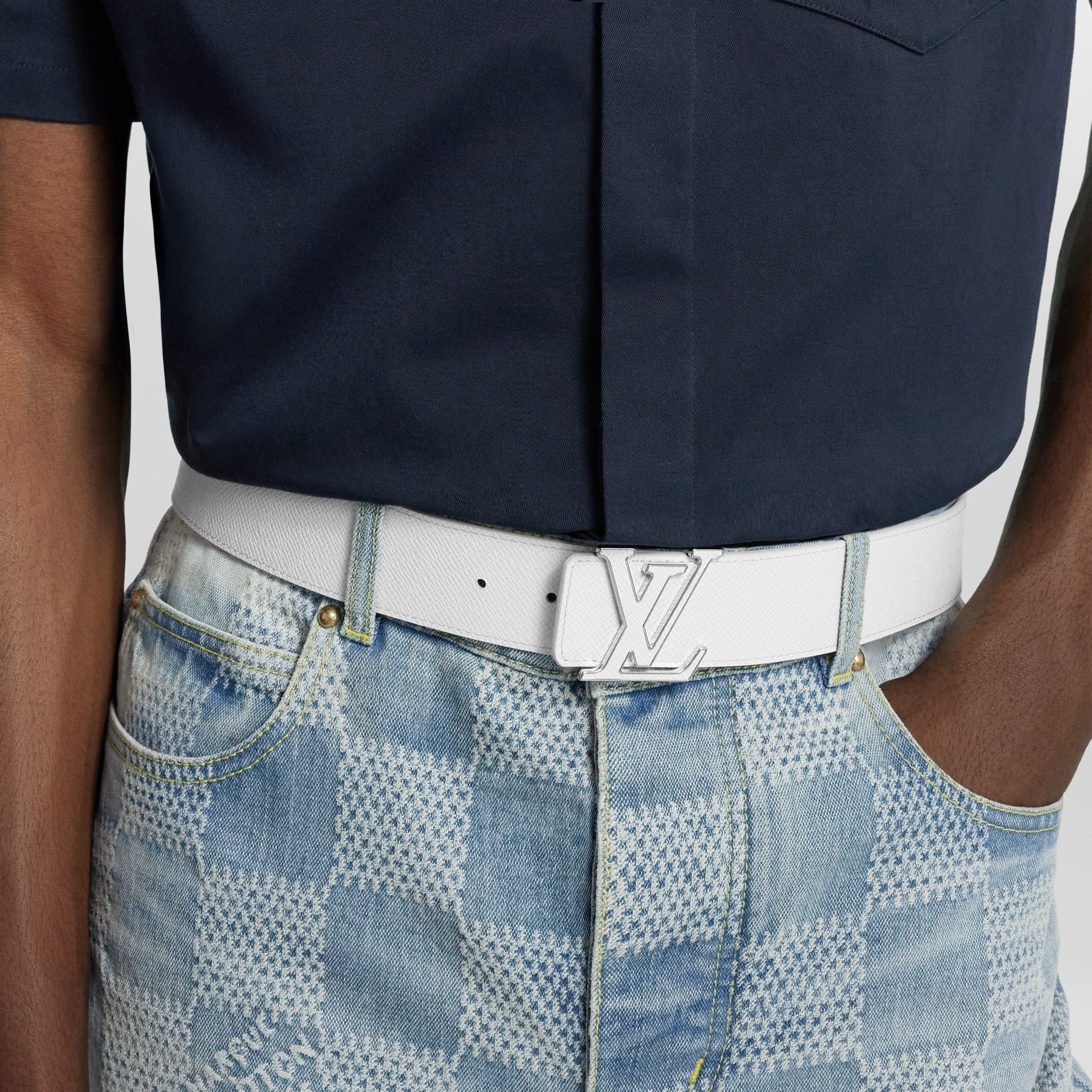 Men - LV Initials 40MM Reversible Belt Taigarama Men Accessories Belts | LOUIS VUITTON (Product zoom)