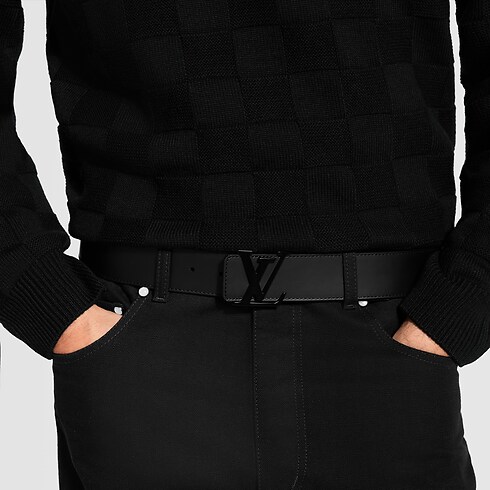LV Initials Damoflage 40MM Reversible Belt cropped worn view