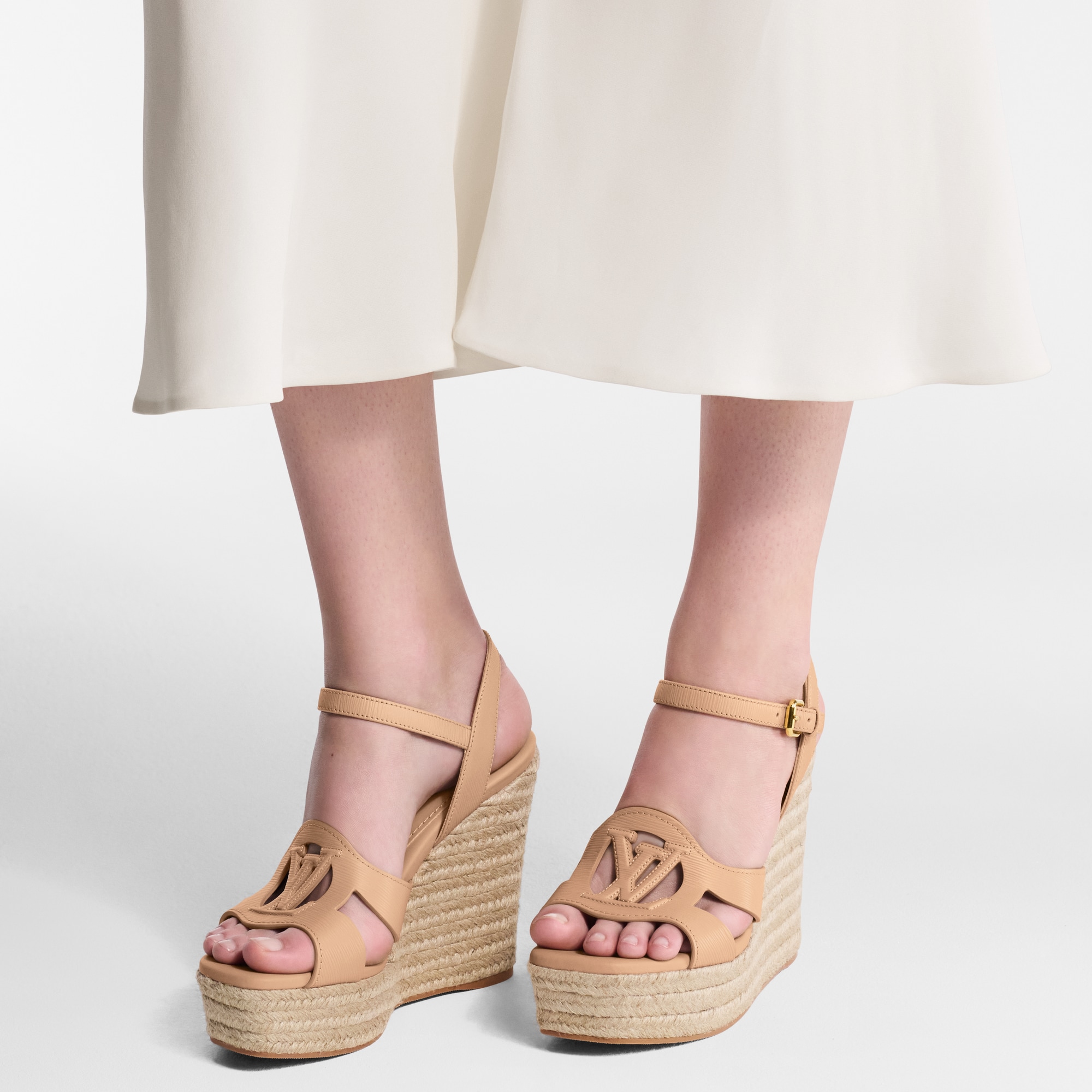 Women - LV Isola Wedge Espadrilles  Women Shoes Sandals and Espadrilles | LOUIS VUITTON (Product zoom)